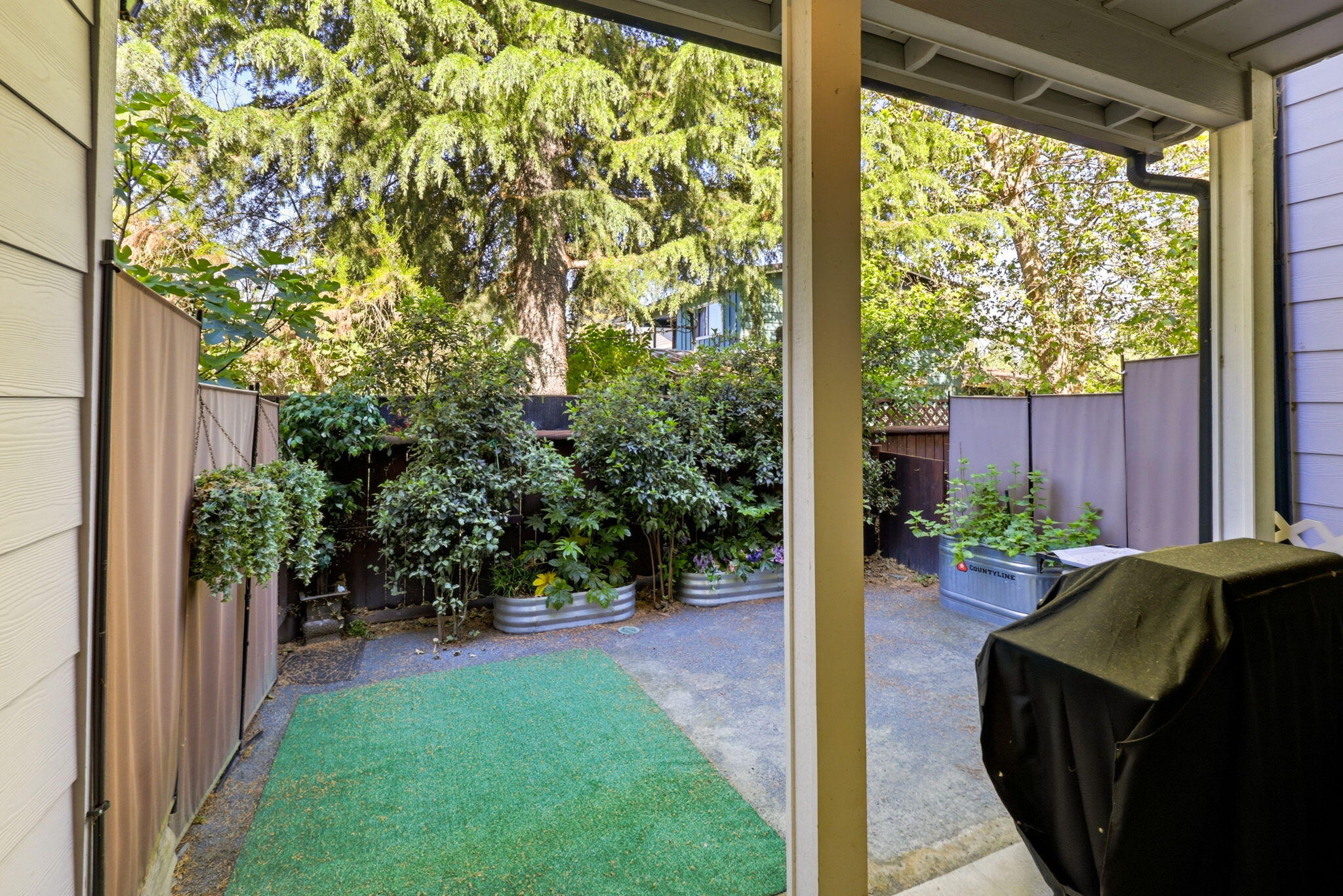 692 SE Vine Maple Lane