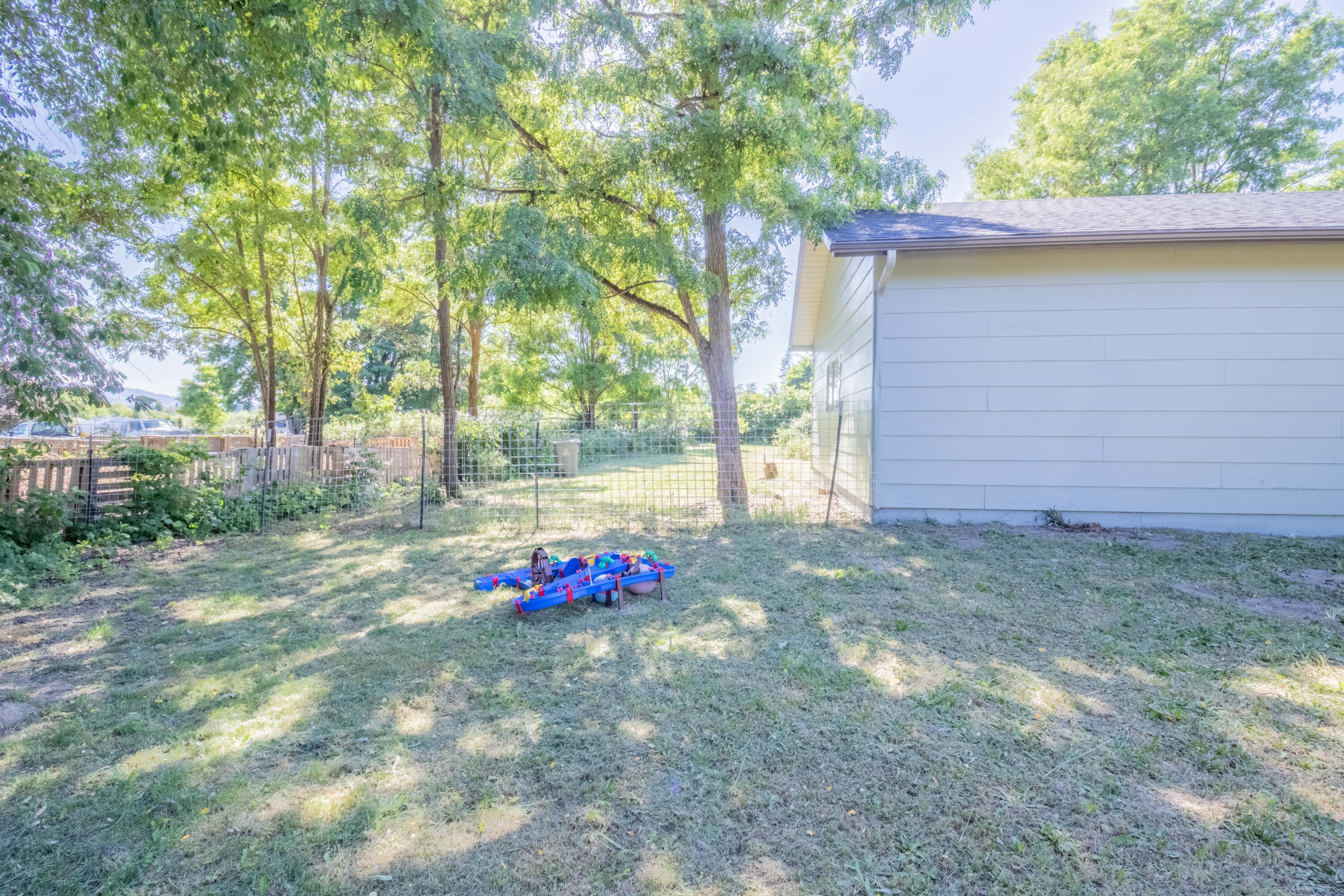 2087 Upper River