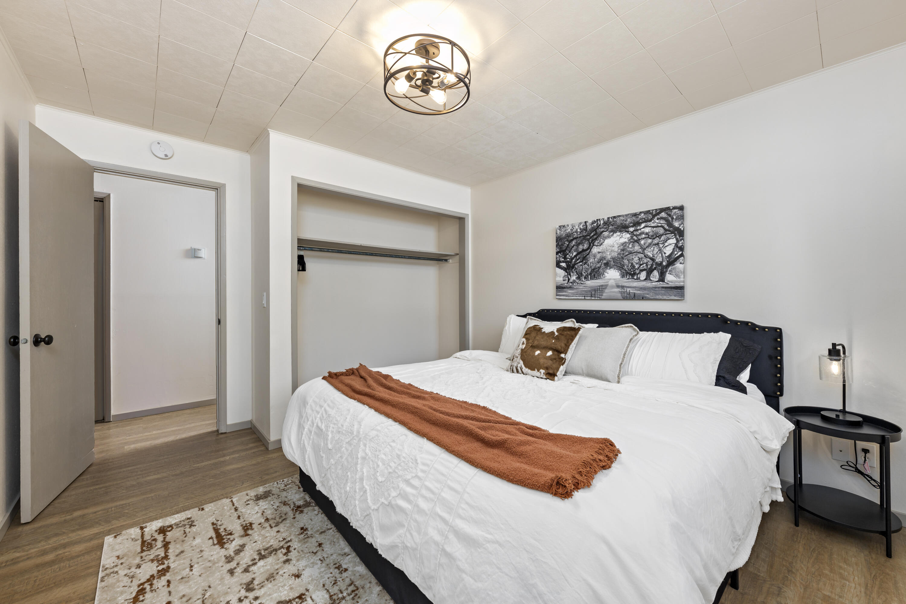 2087 Upper River