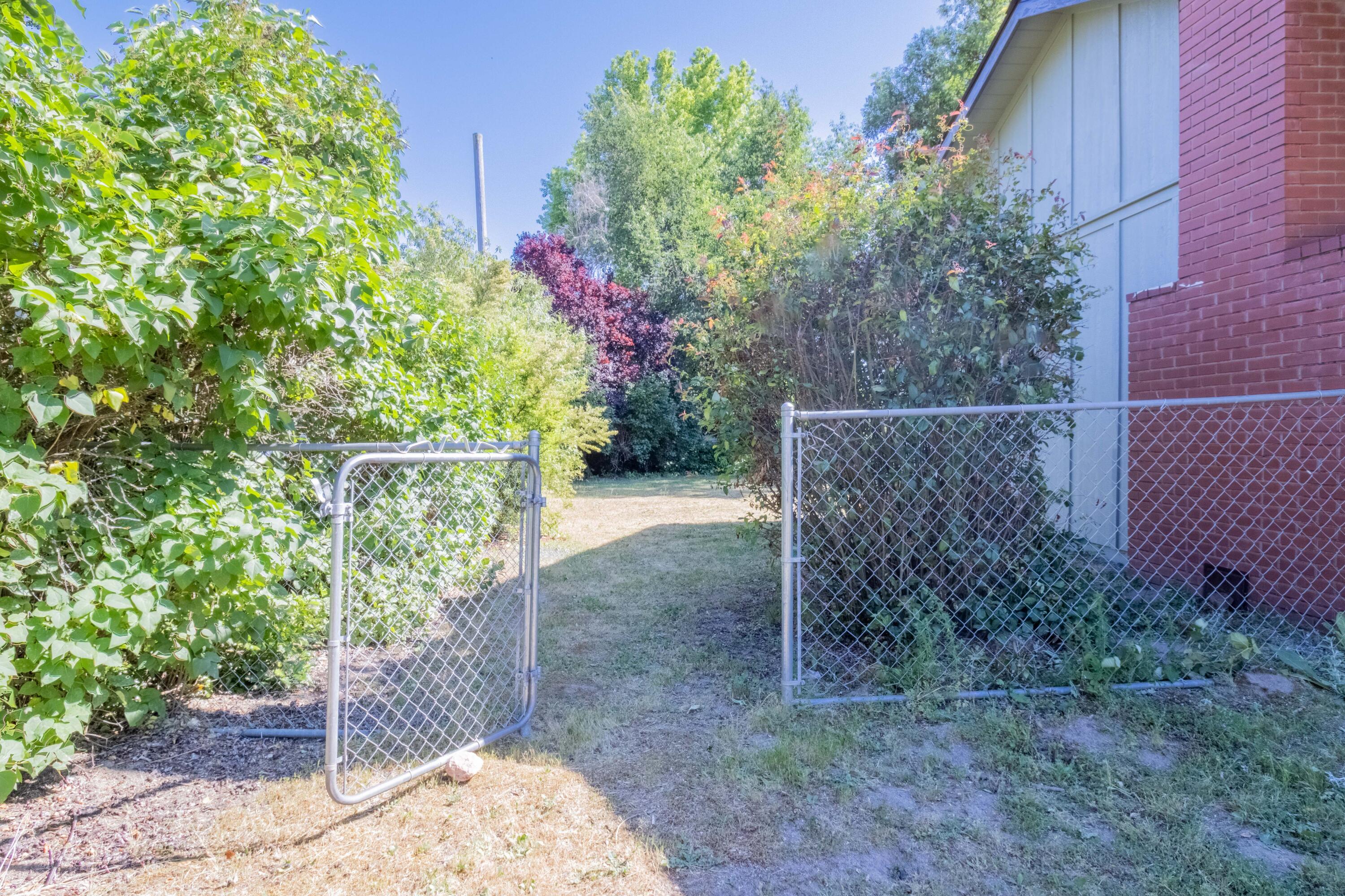 2087 Upper River