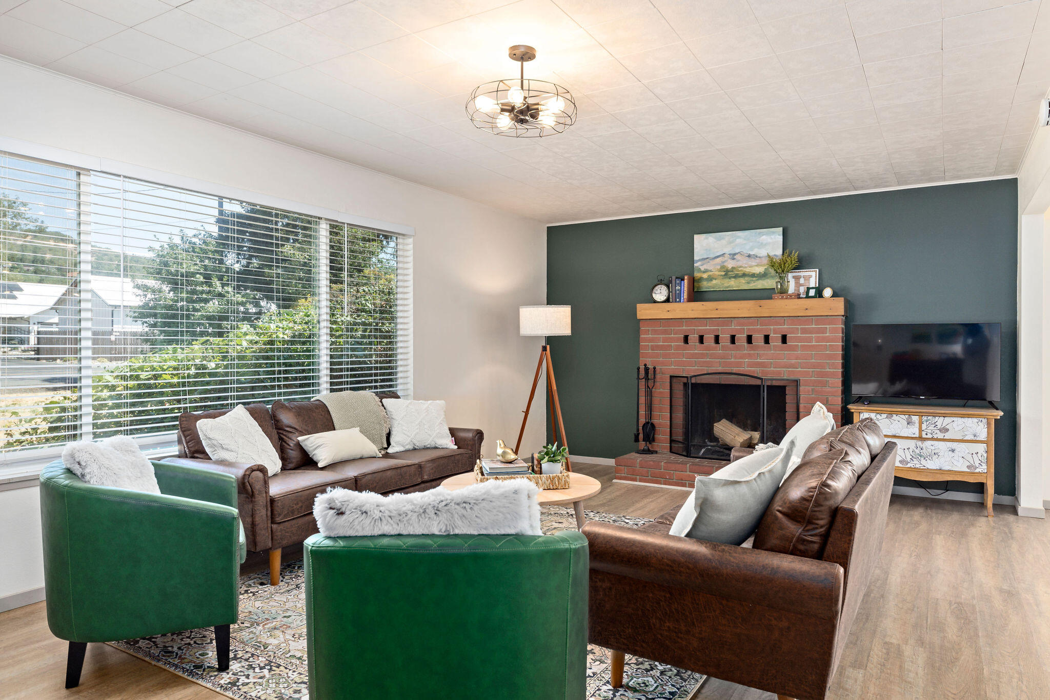 2087 Upper River