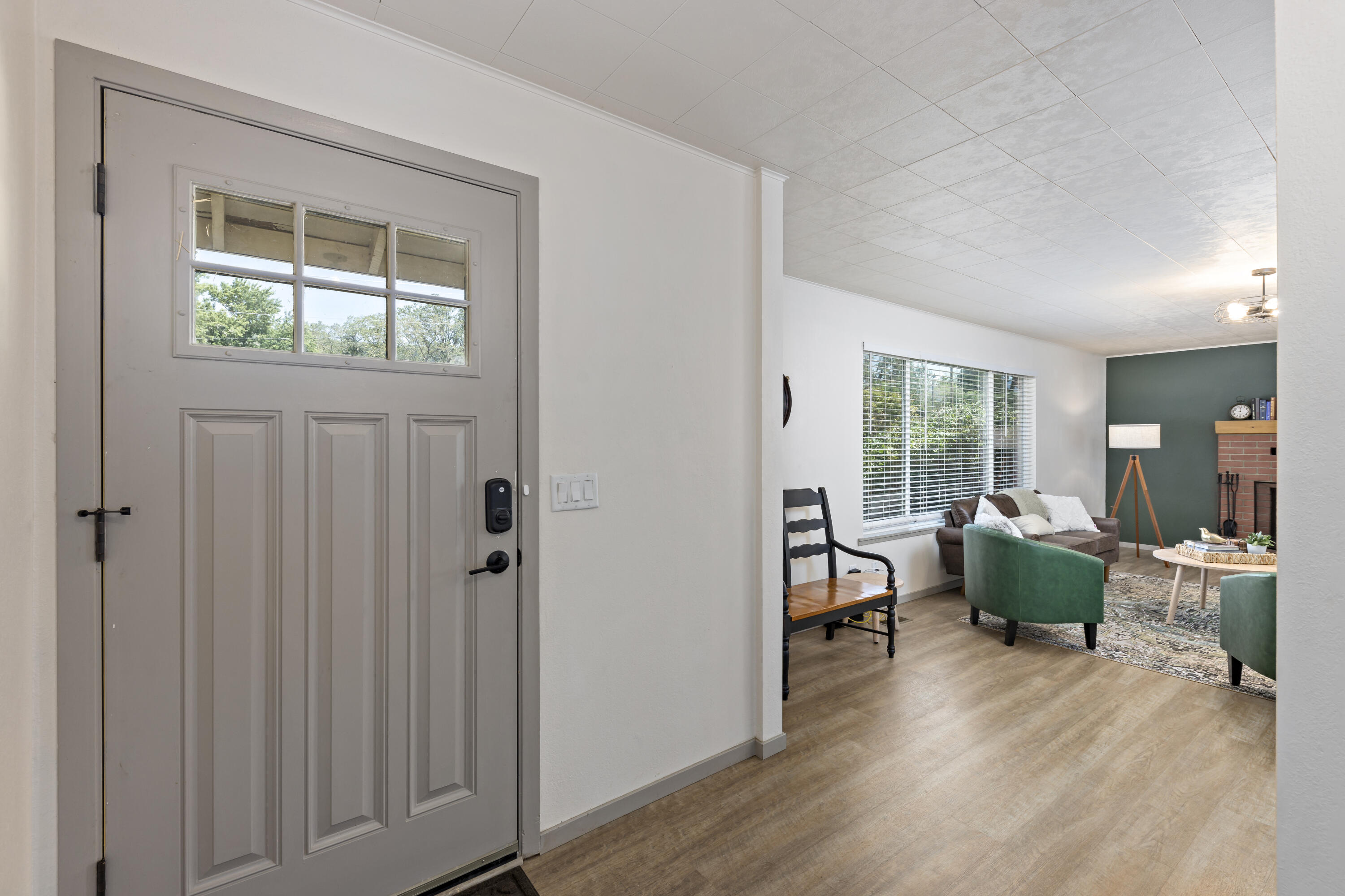 2087 Upper River