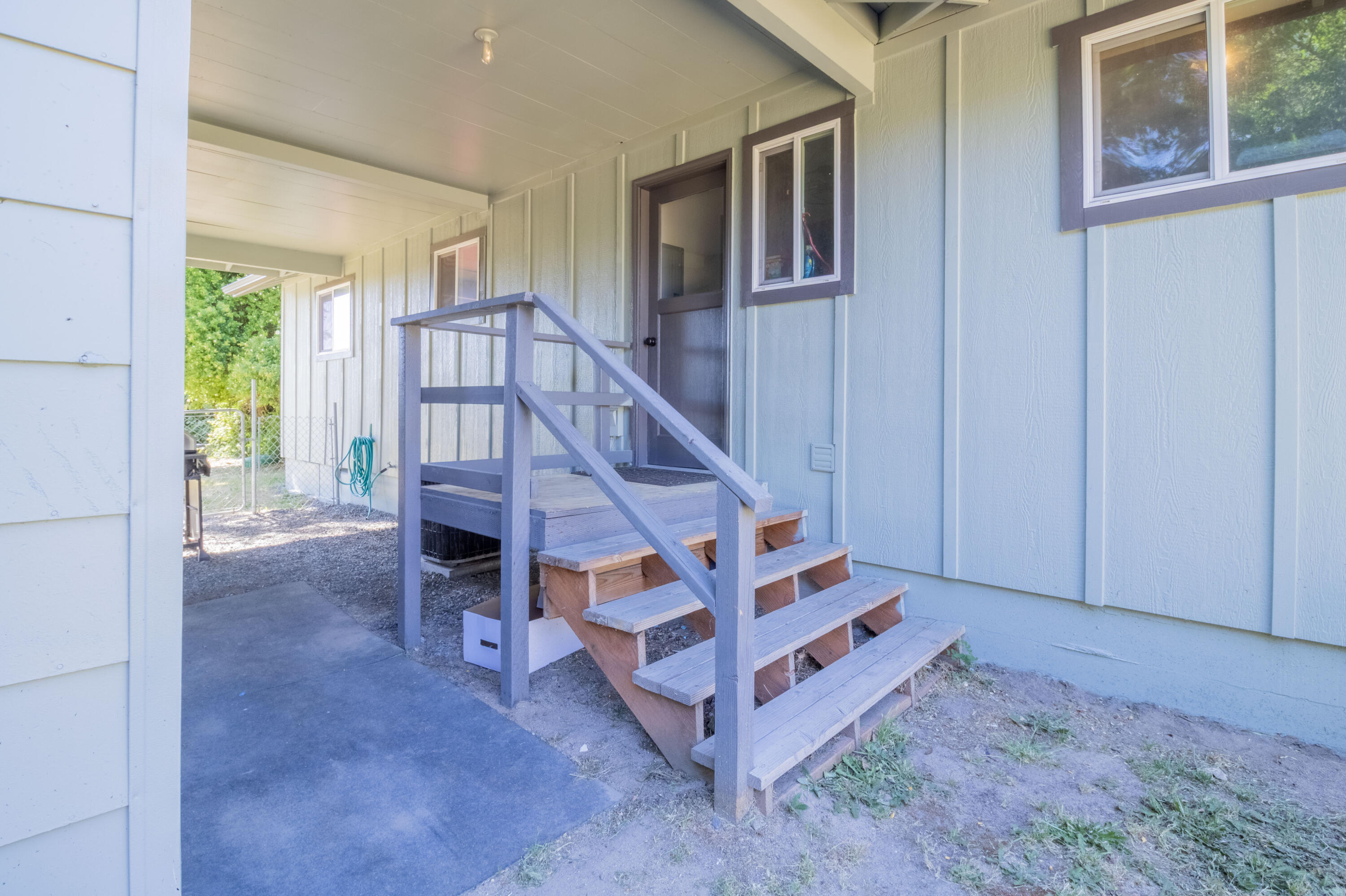 2087 Upper River