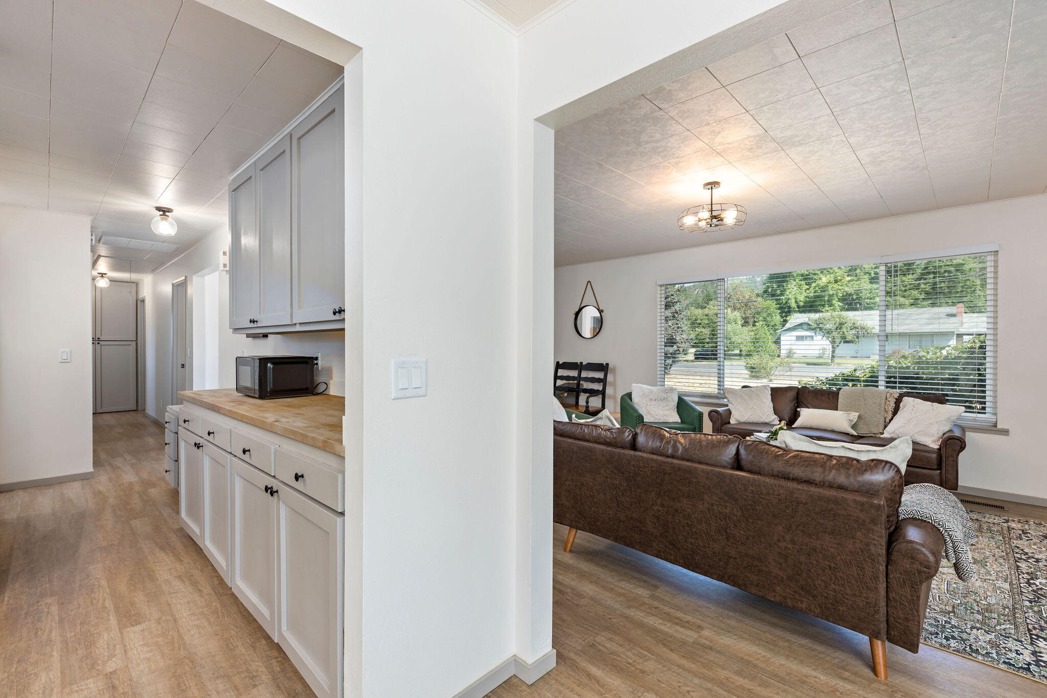 2087 Upper River
