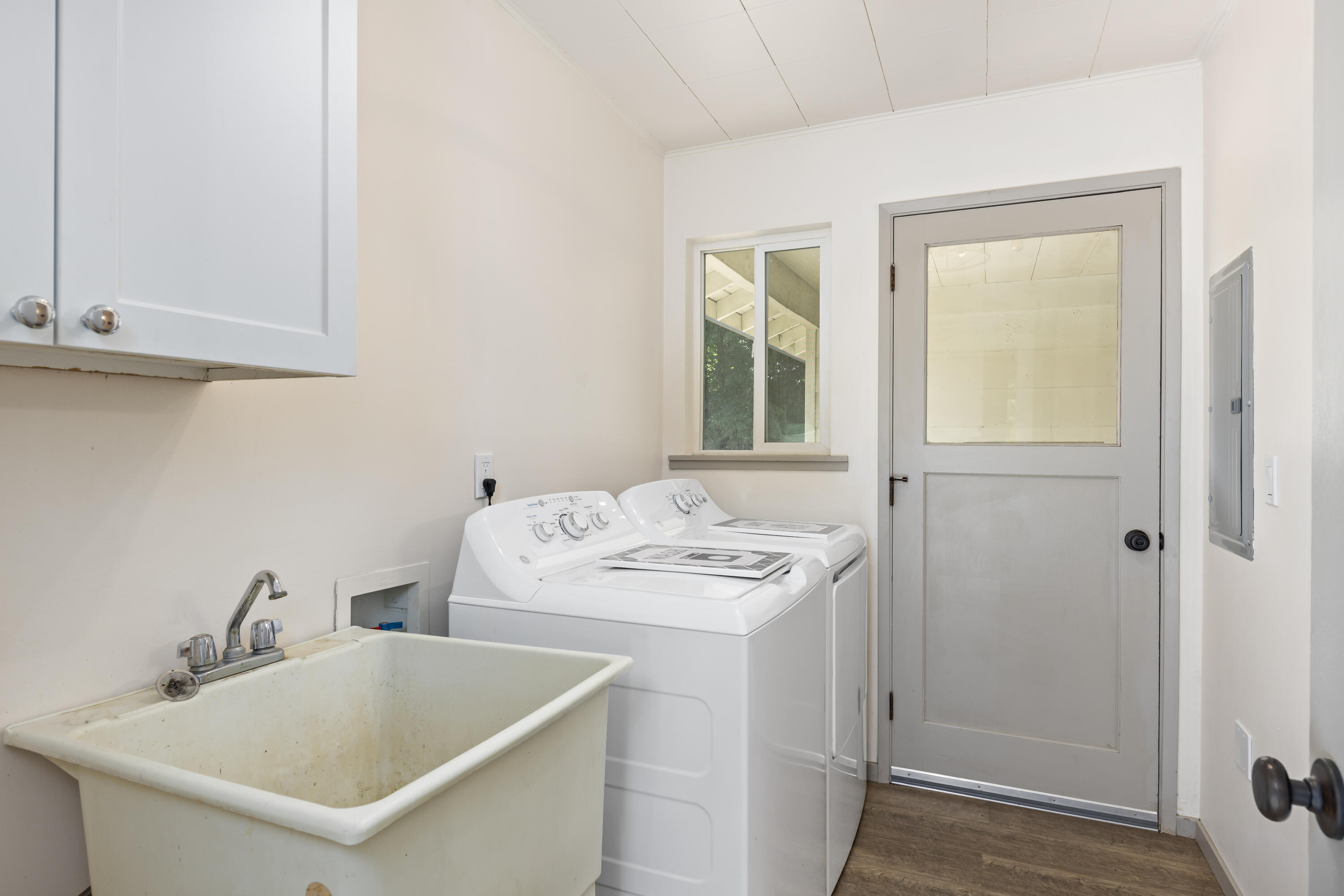 2087 Upper River