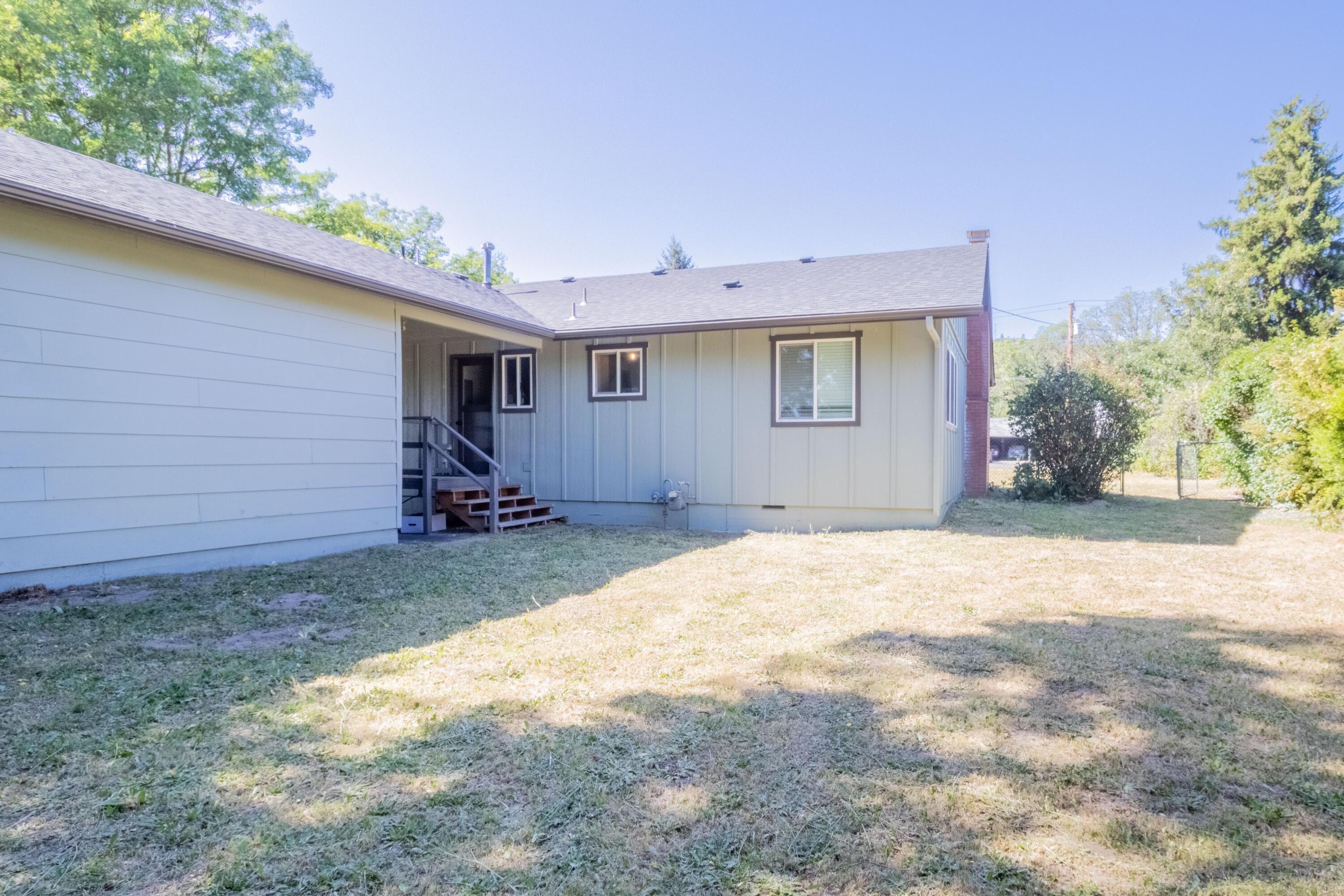 2087 Upper River