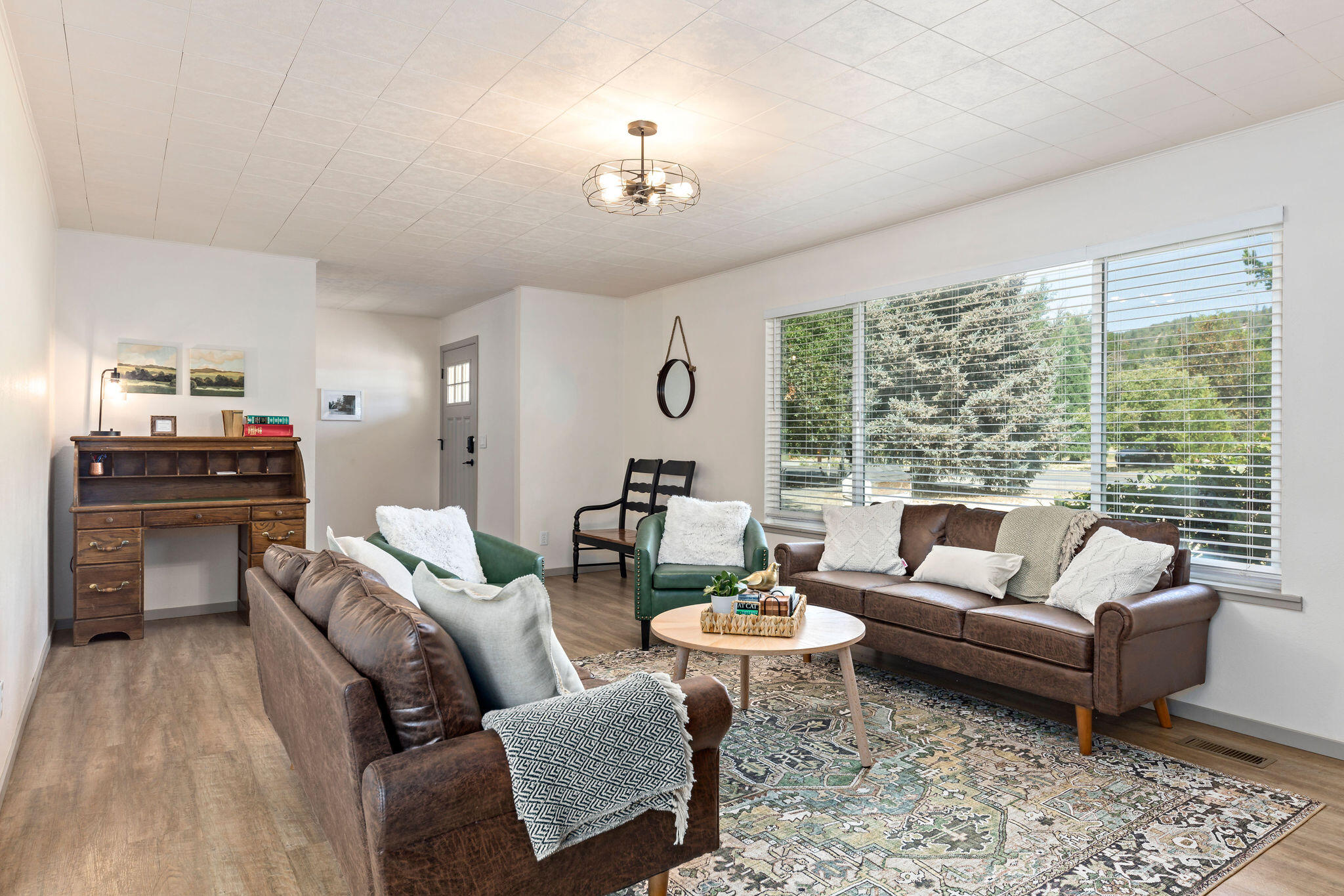 2087 Upper River