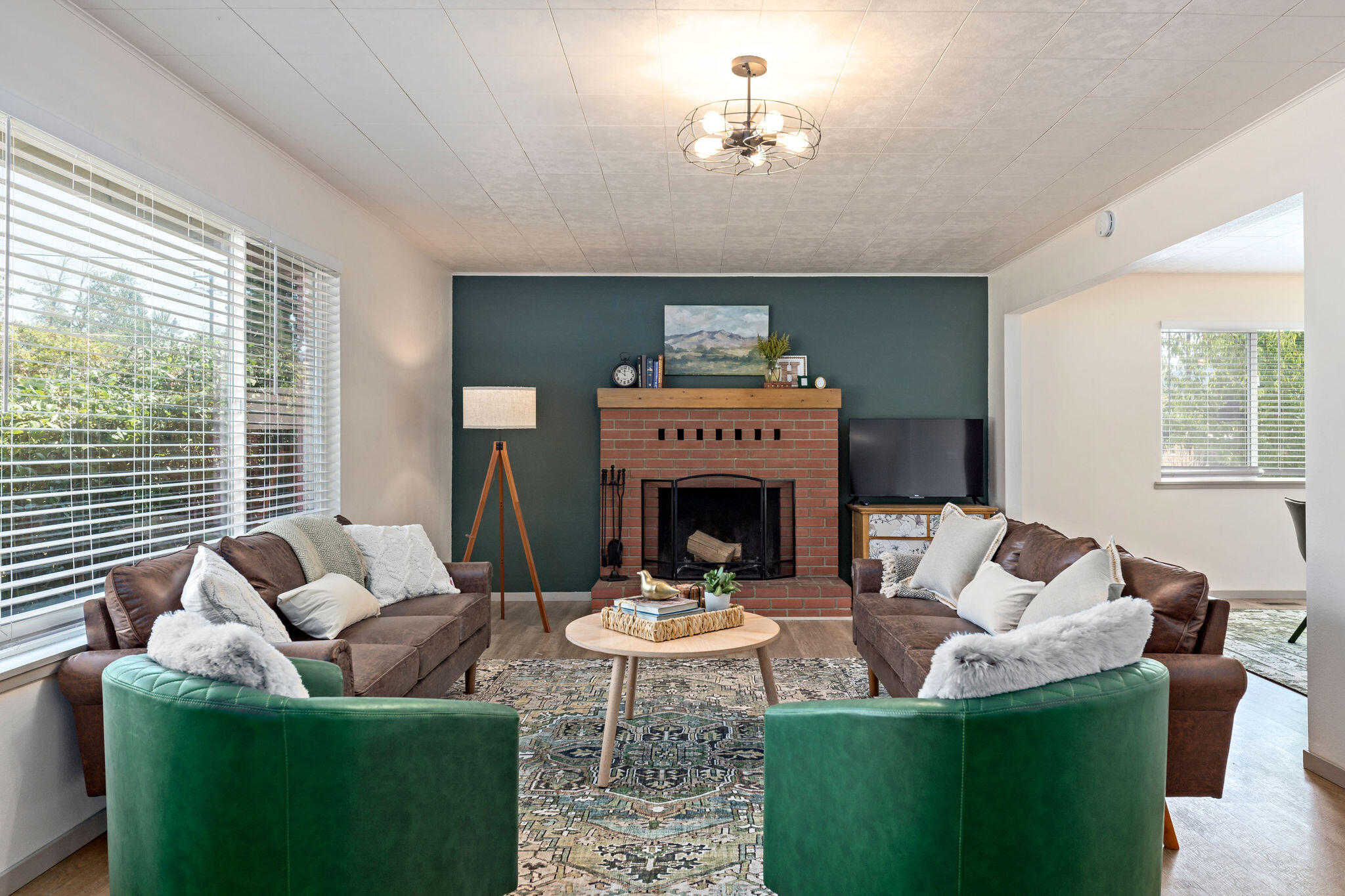 2087 Upper River