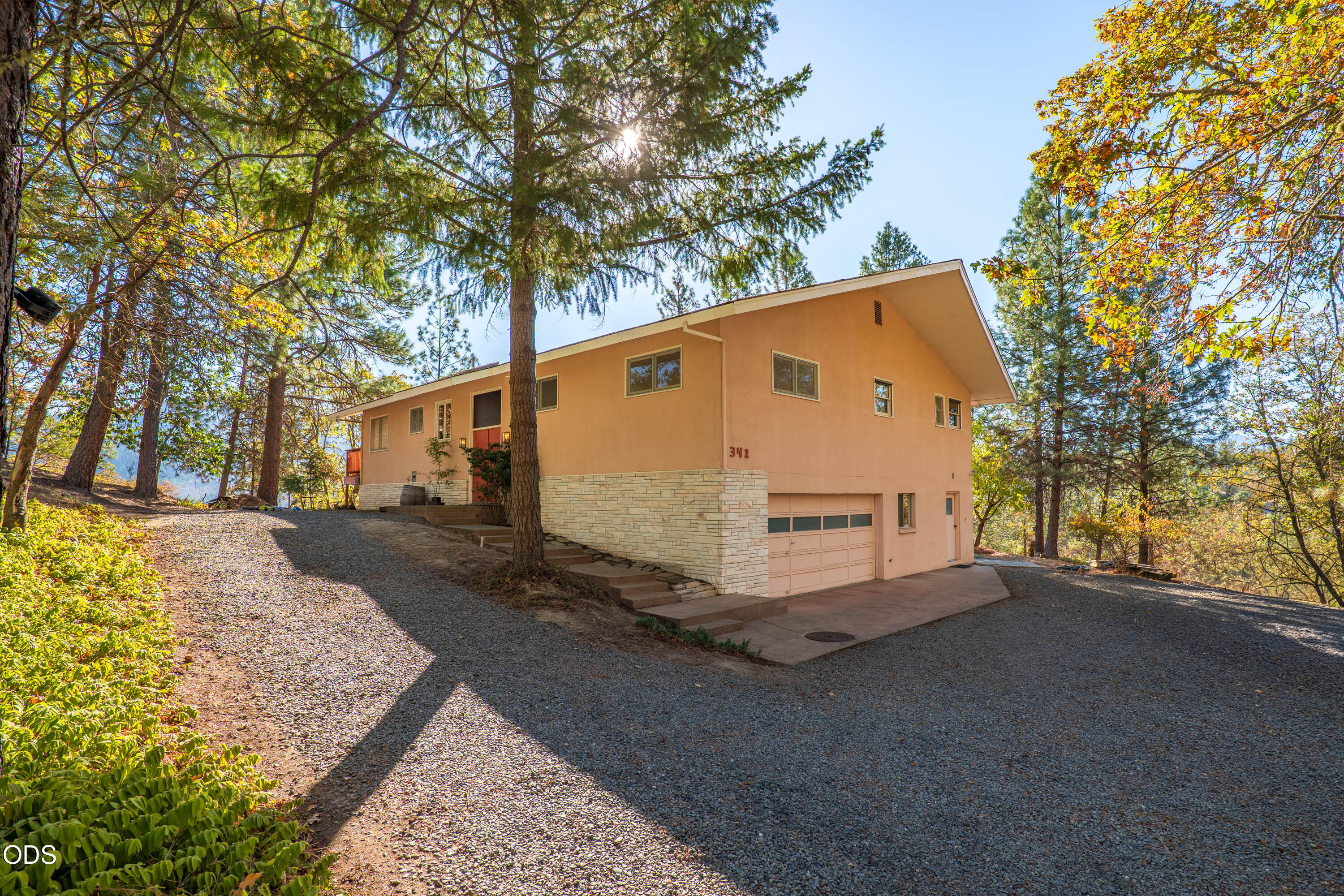 341 SE Hilltop Drive