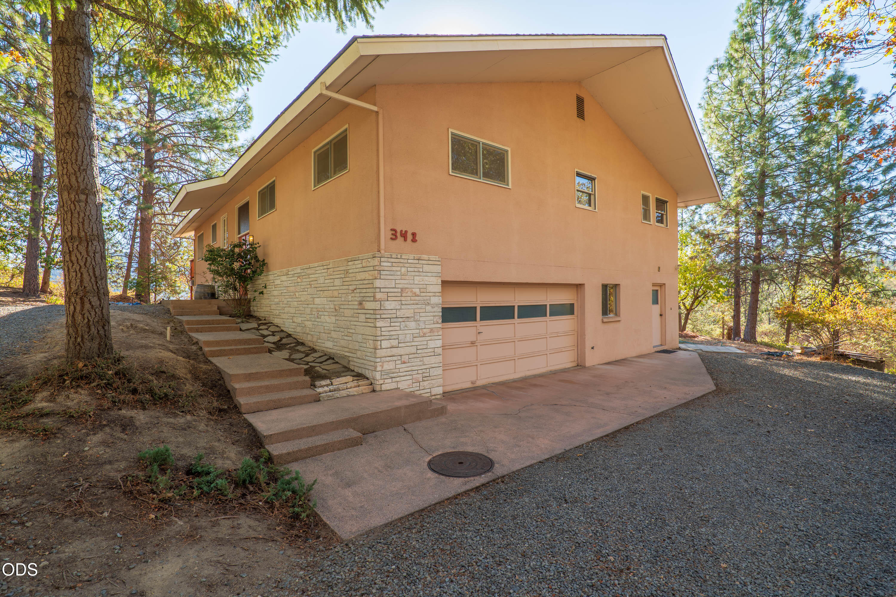 341 SE Hilltop Drive
