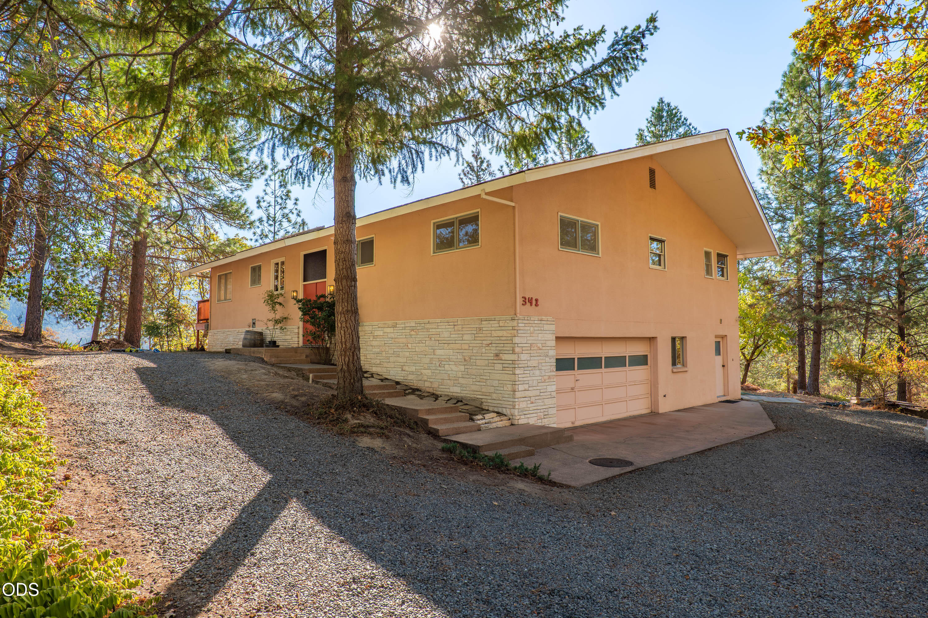 341 SE Hilltop Drive