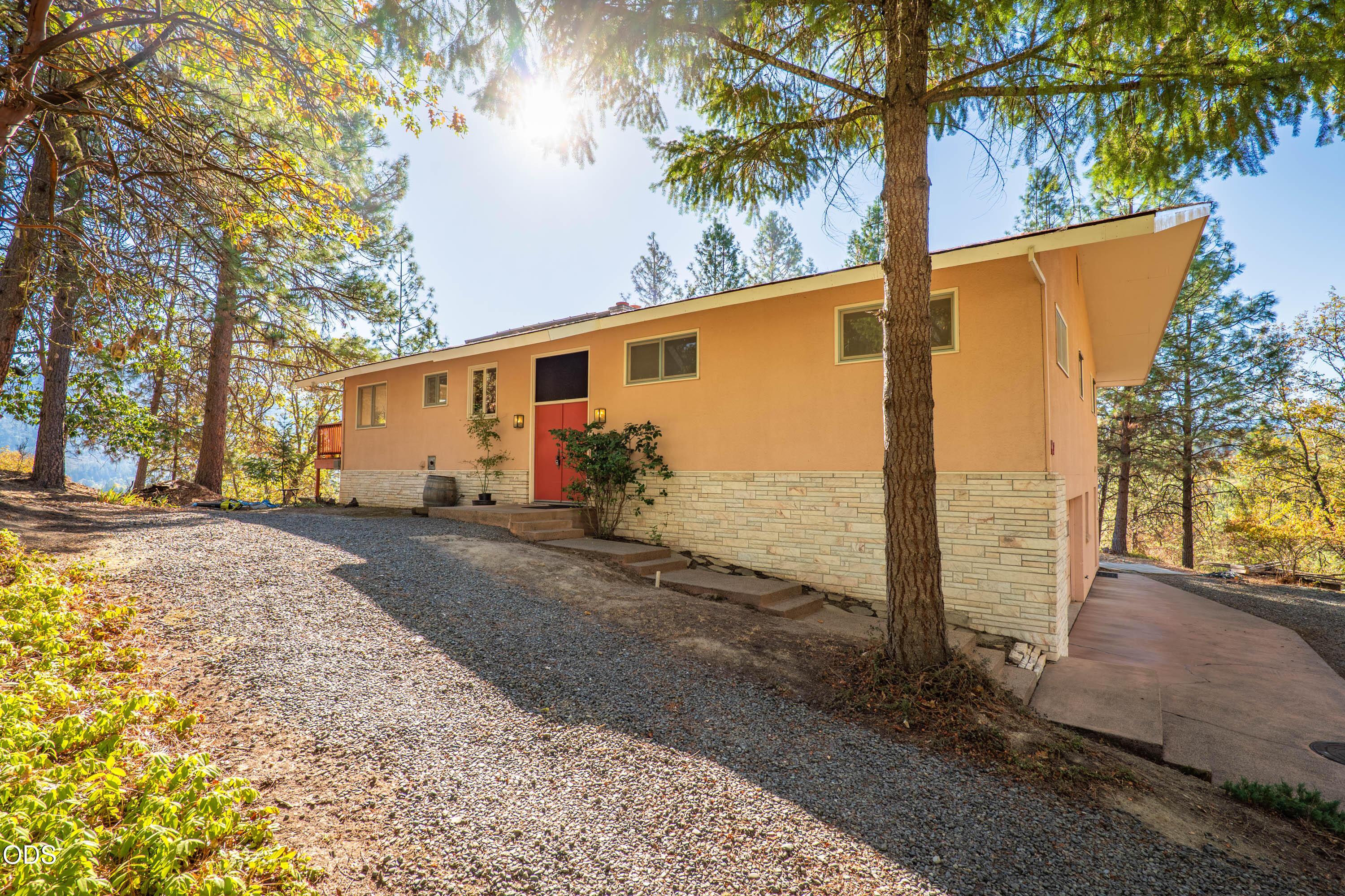 341 SE Hilltop Drive