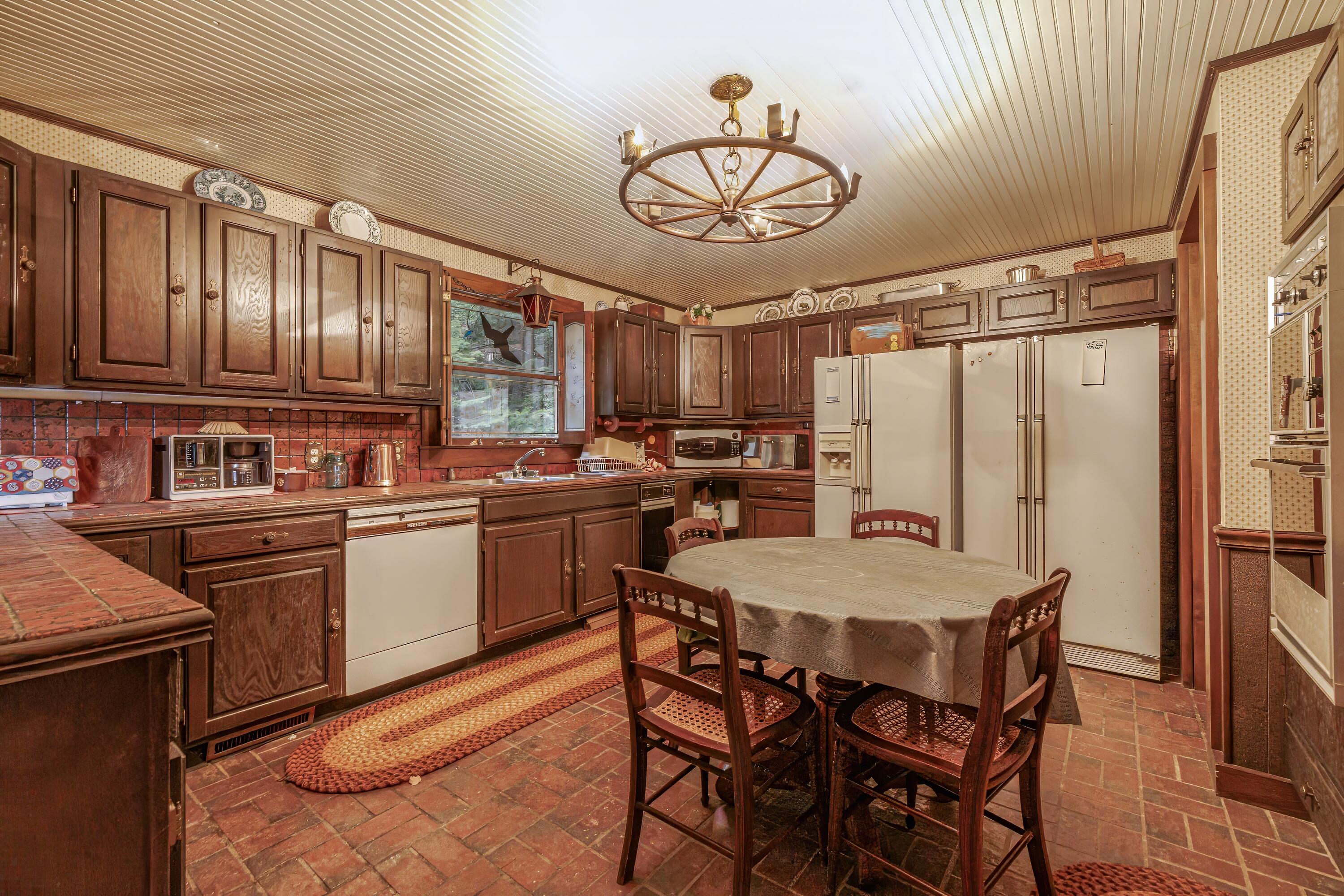 595 Nicolin Road