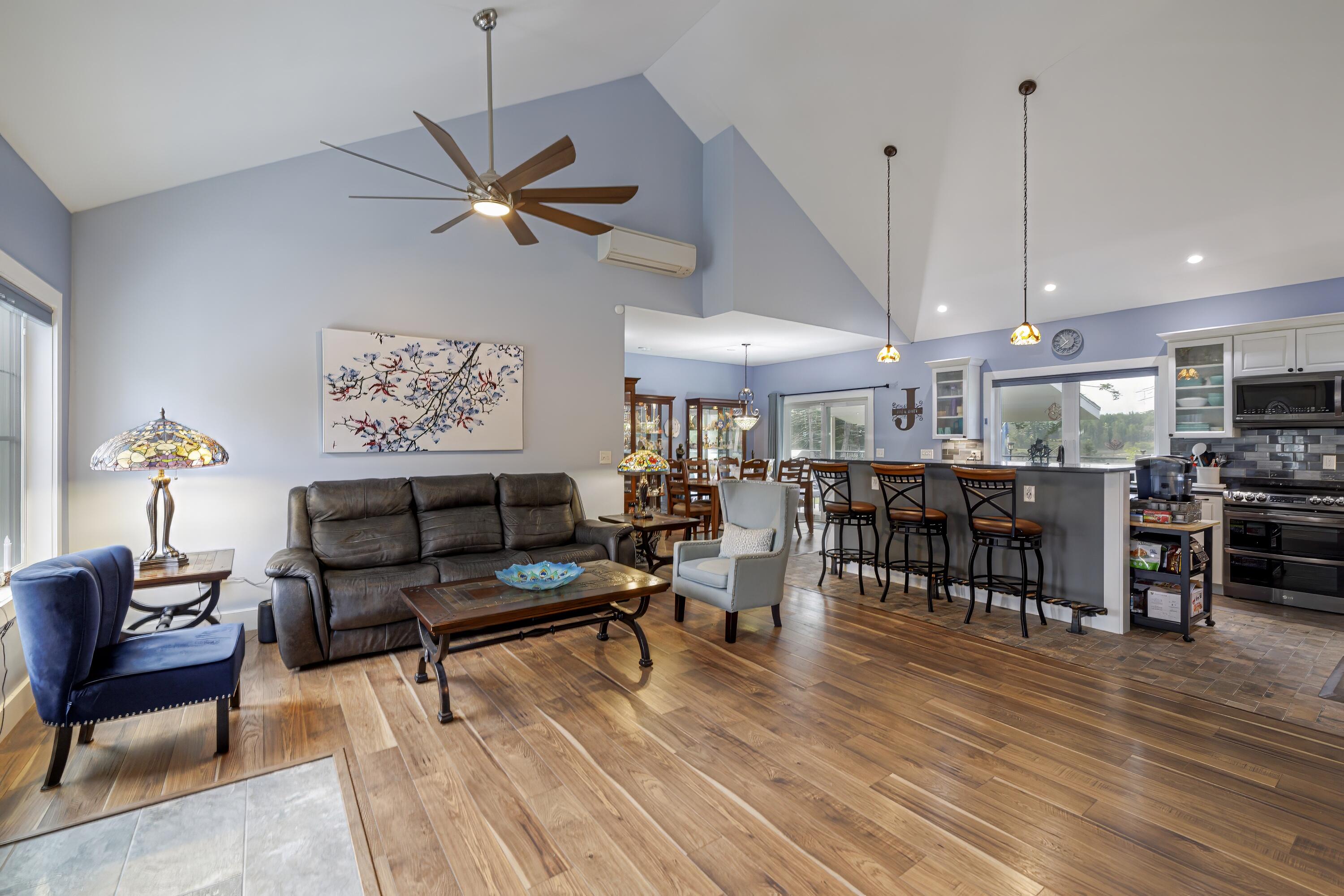 153 Woodcock Ln
