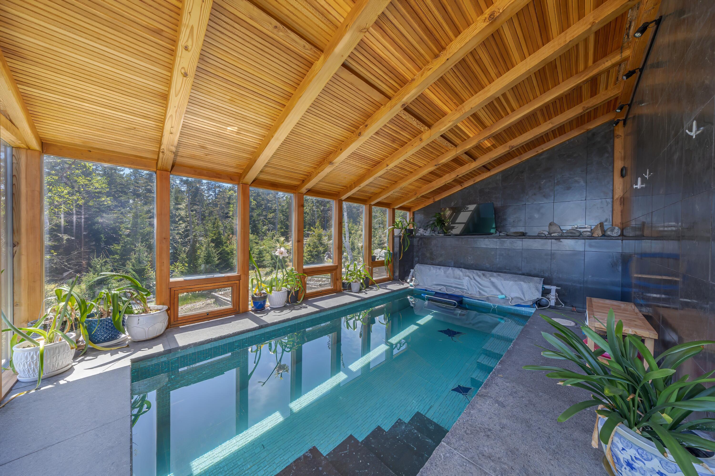 360 Red Point Road