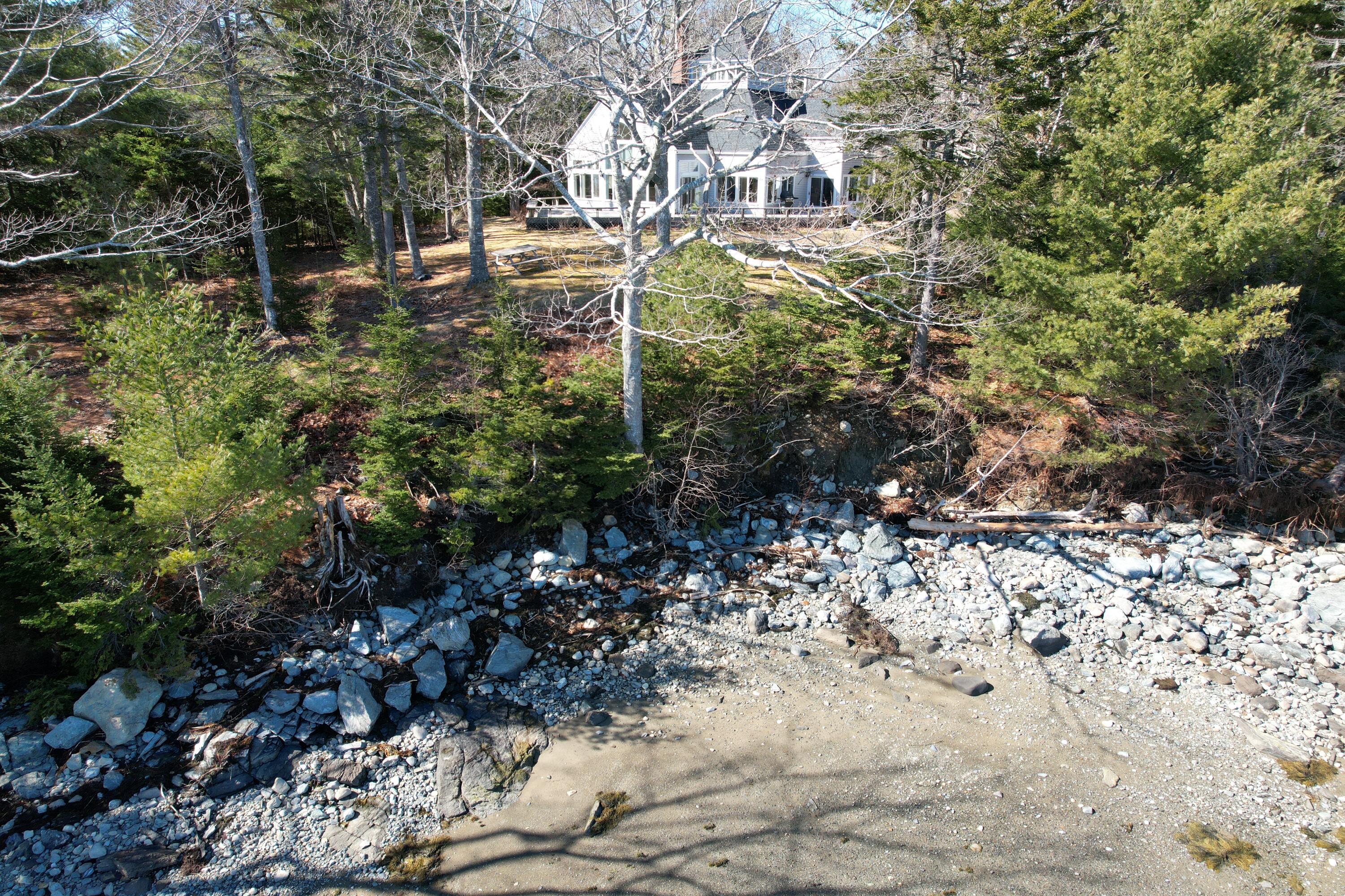 82 Falcon Lane
