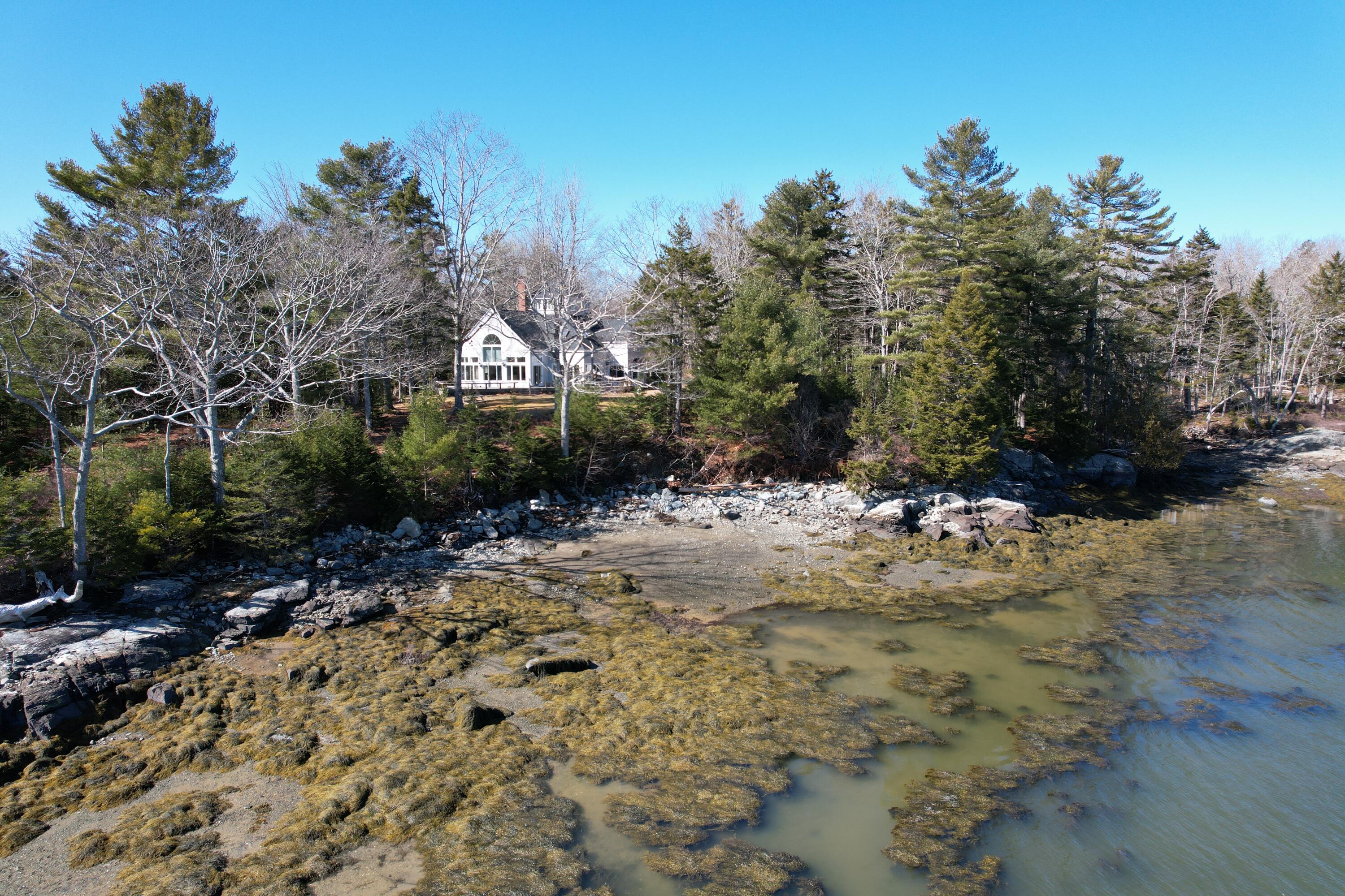 82 Falcon Lane