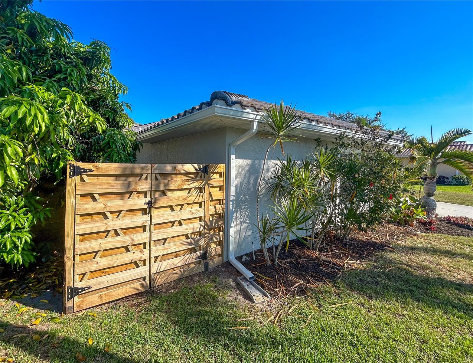 4801 THREE OAKS BLVD