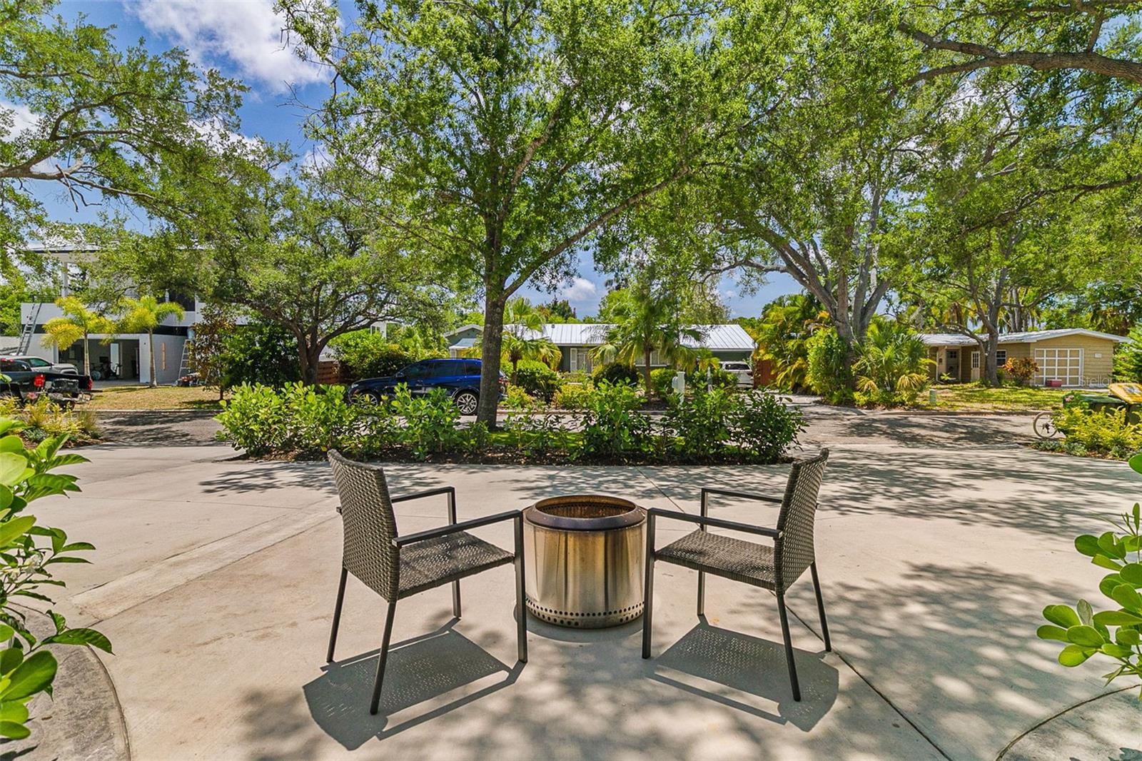 2215 HIBISCUS ST