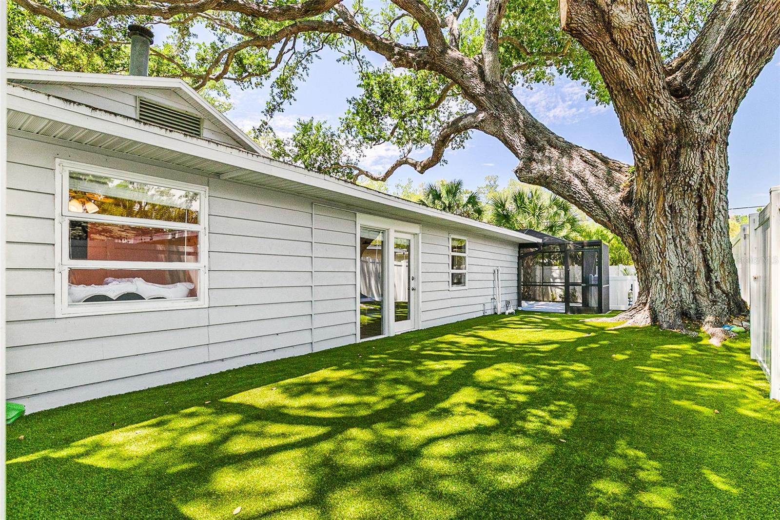 2215 HIBISCUS ST