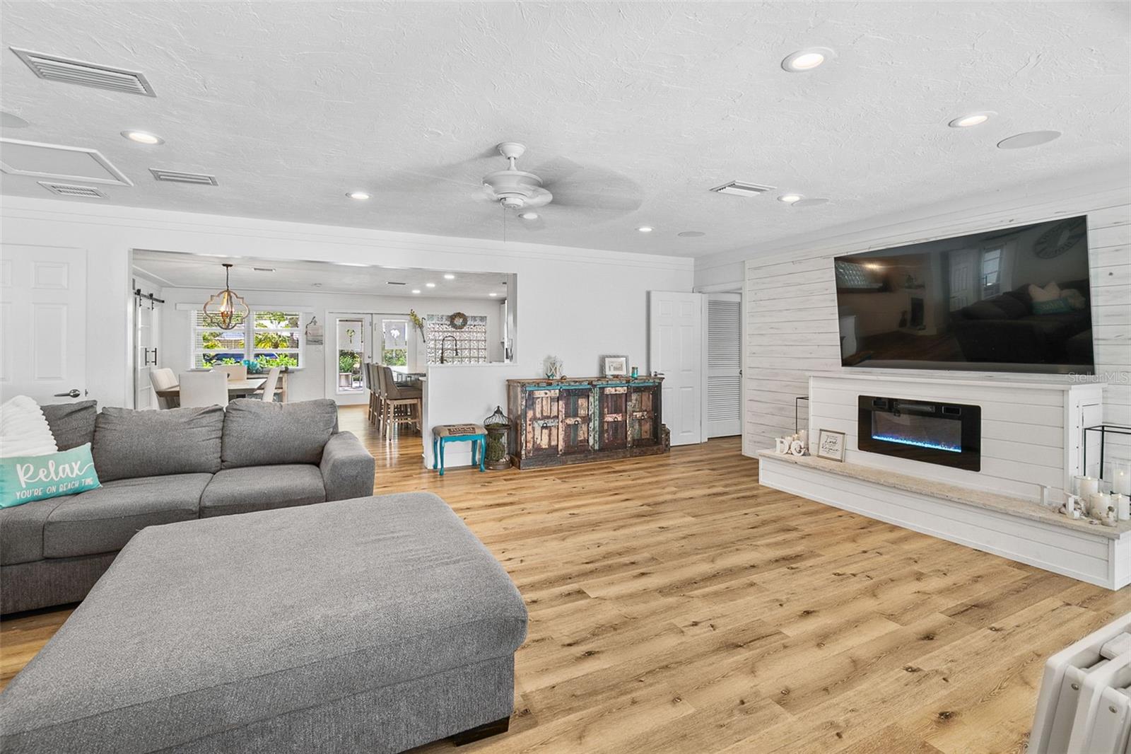 2215 HIBISCUS ST