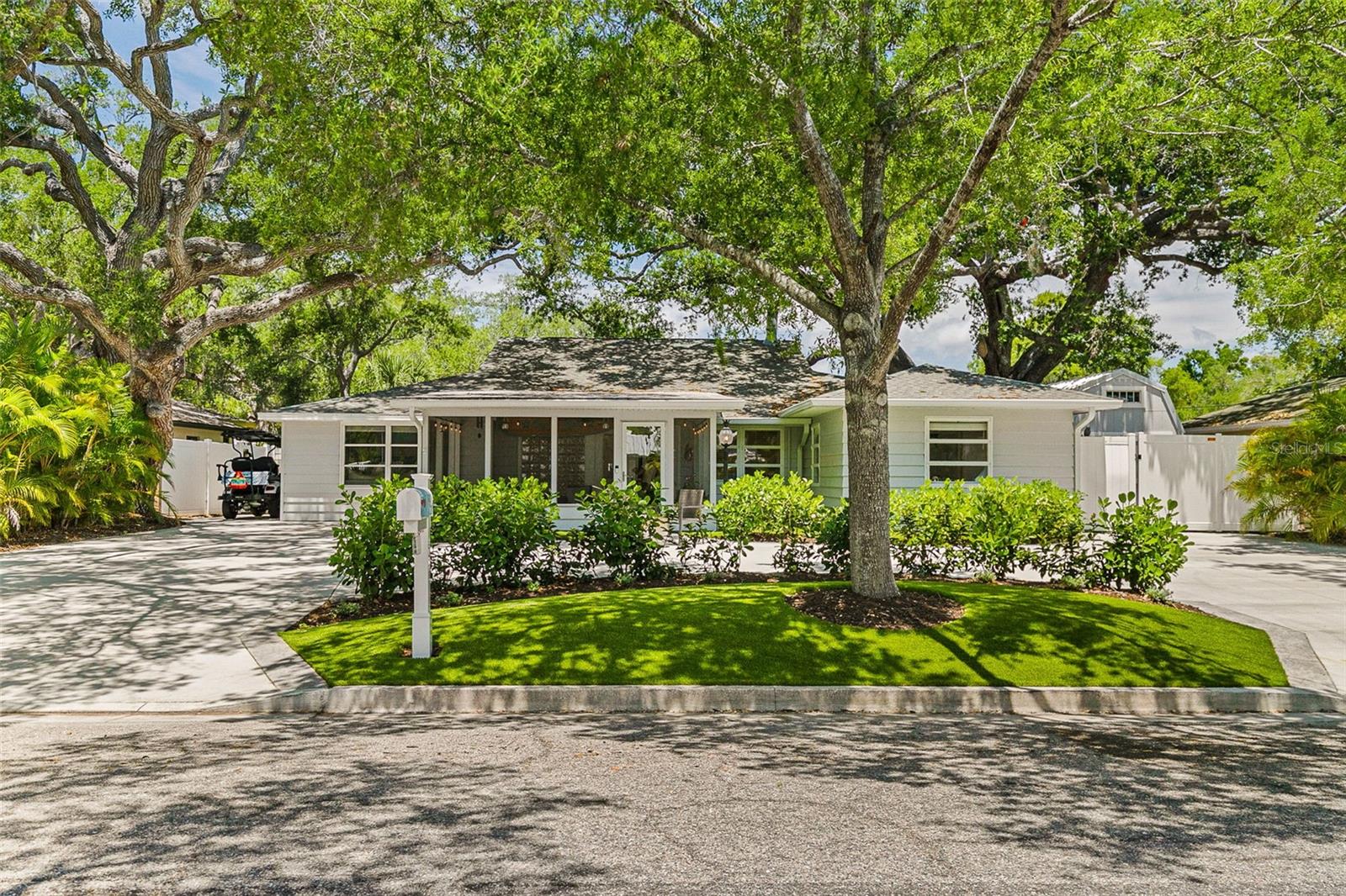 2215 HIBISCUS ST