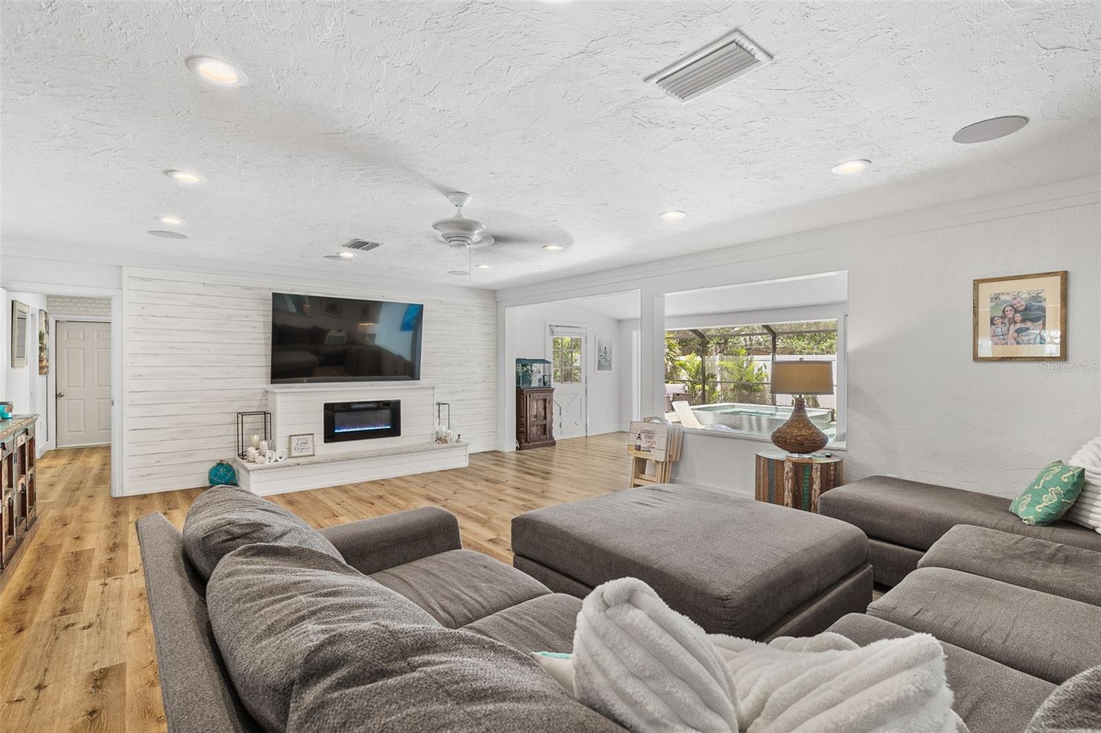 2215 HIBISCUS ST