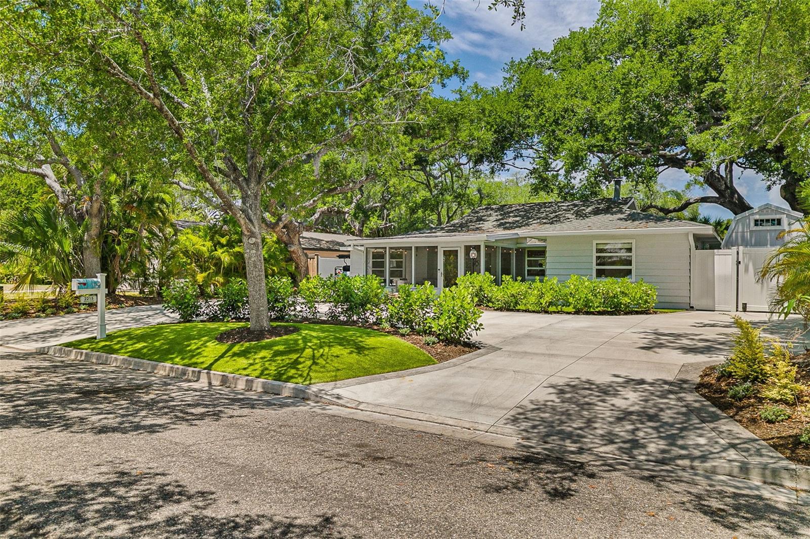 2215 HIBISCUS ST