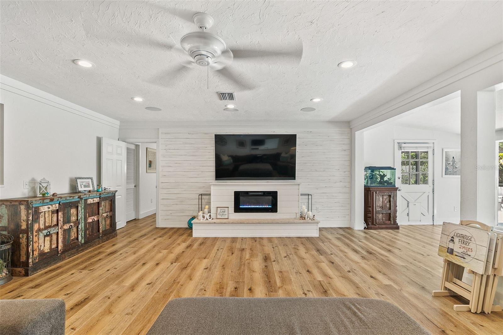 2215 HIBISCUS ST