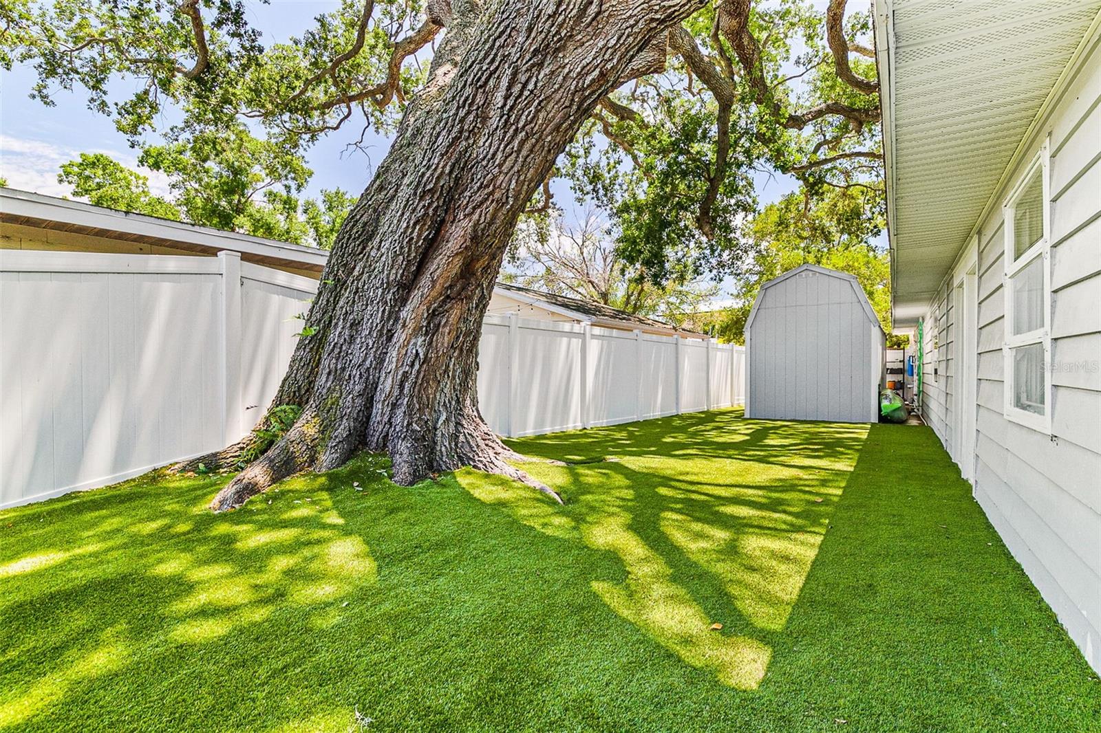 2215 HIBISCUS ST