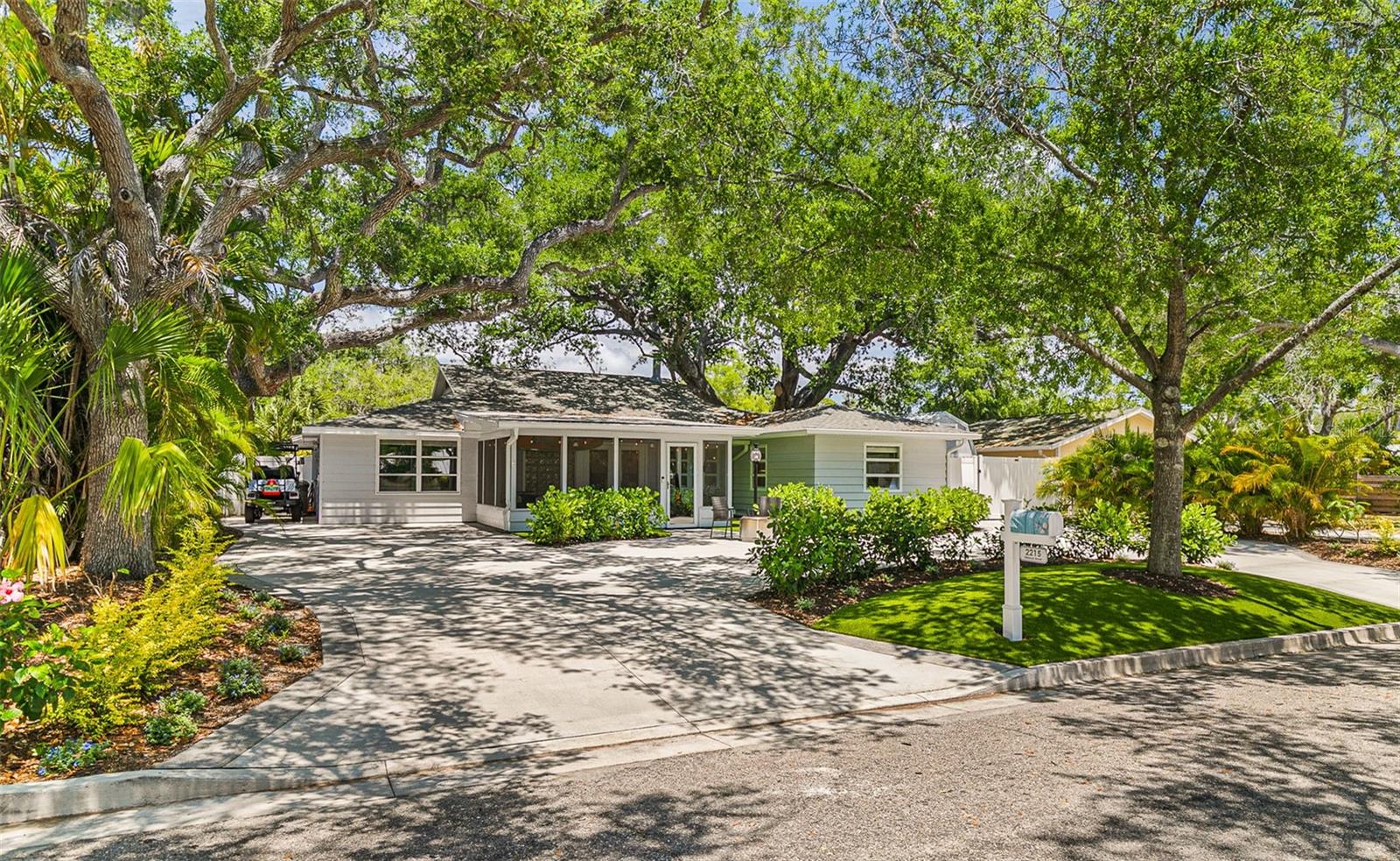 2215 HIBISCUS ST