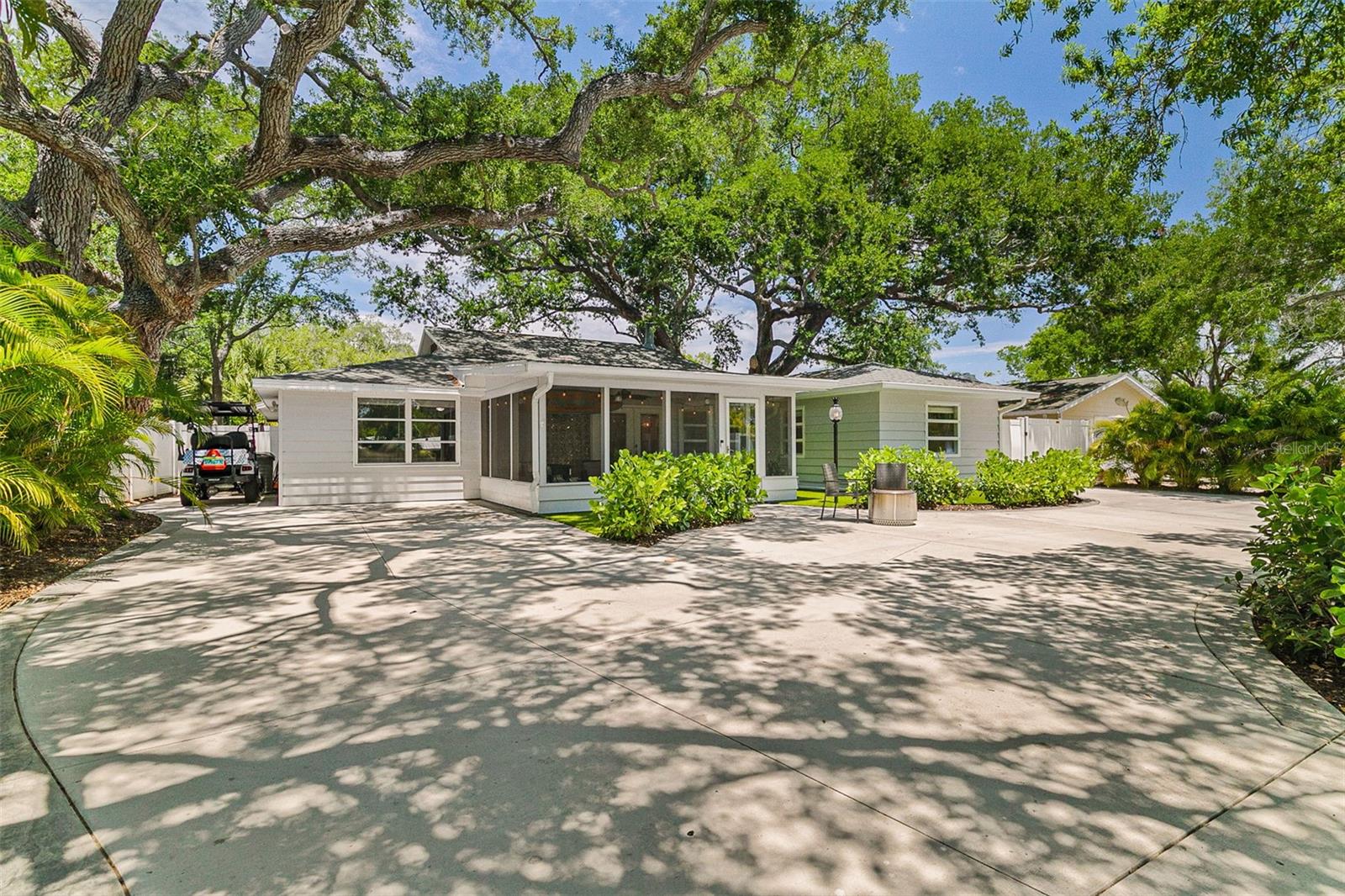 2215 HIBISCUS ST
