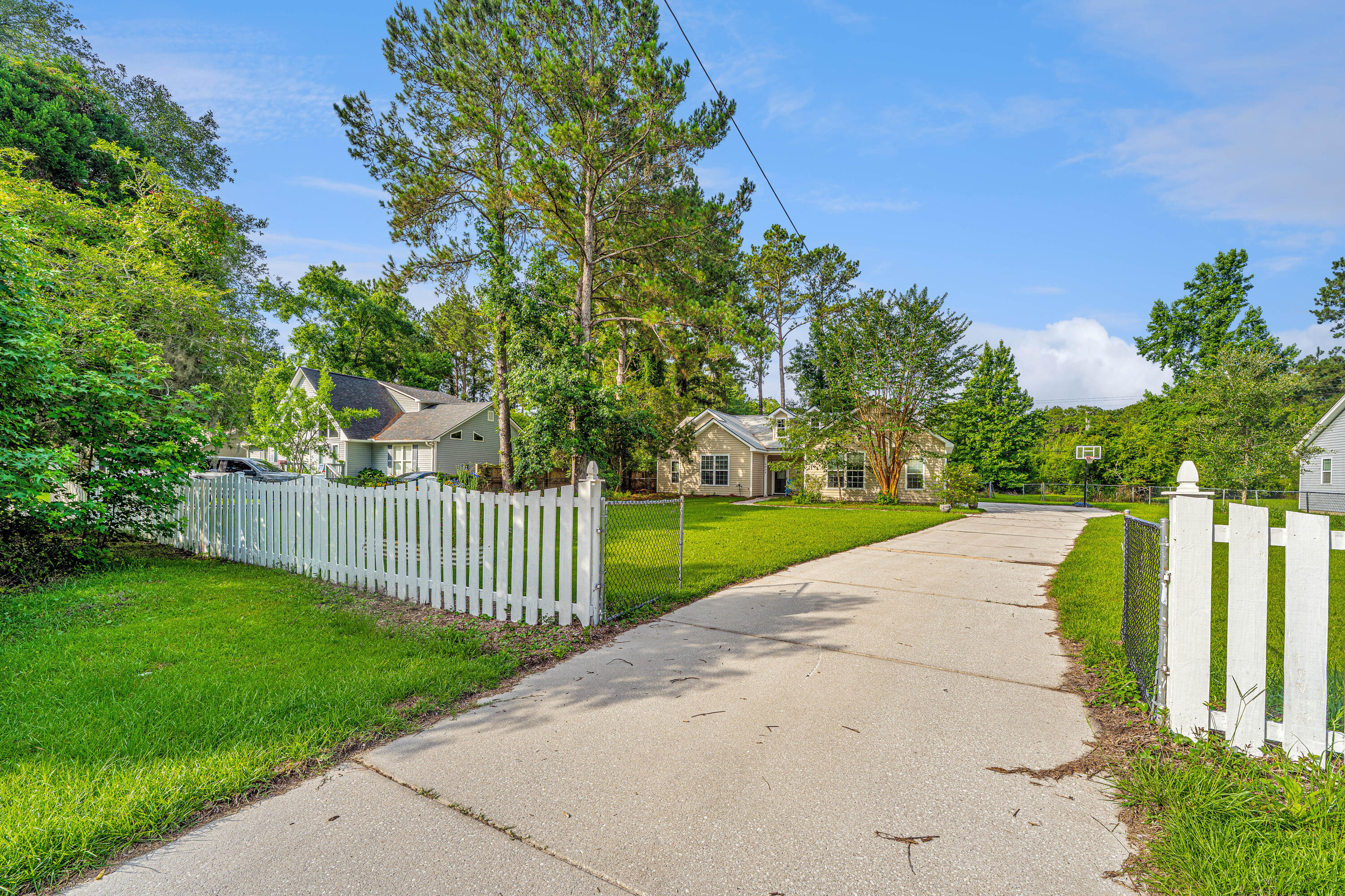 5023 Manor Road