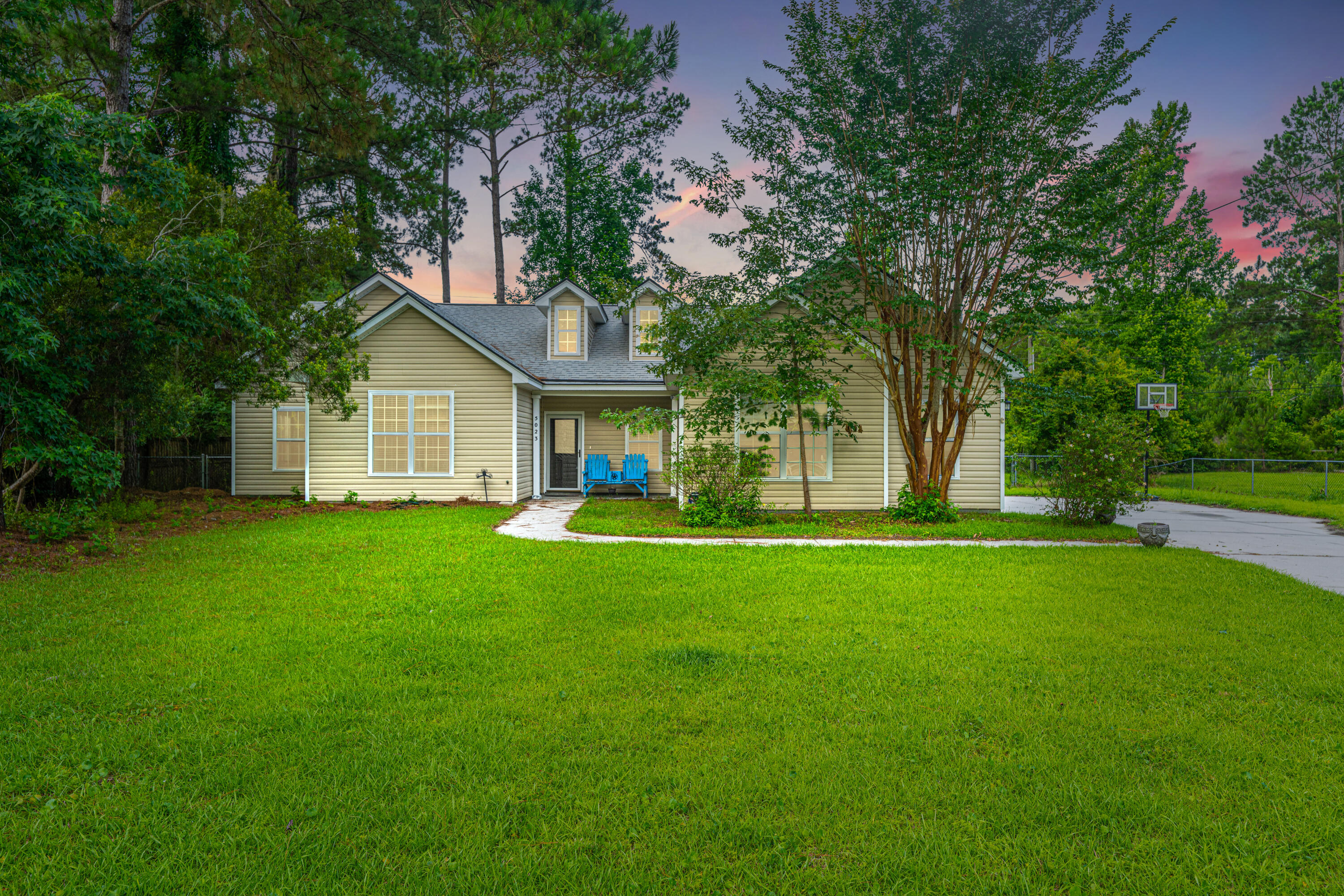5023 Manor Road