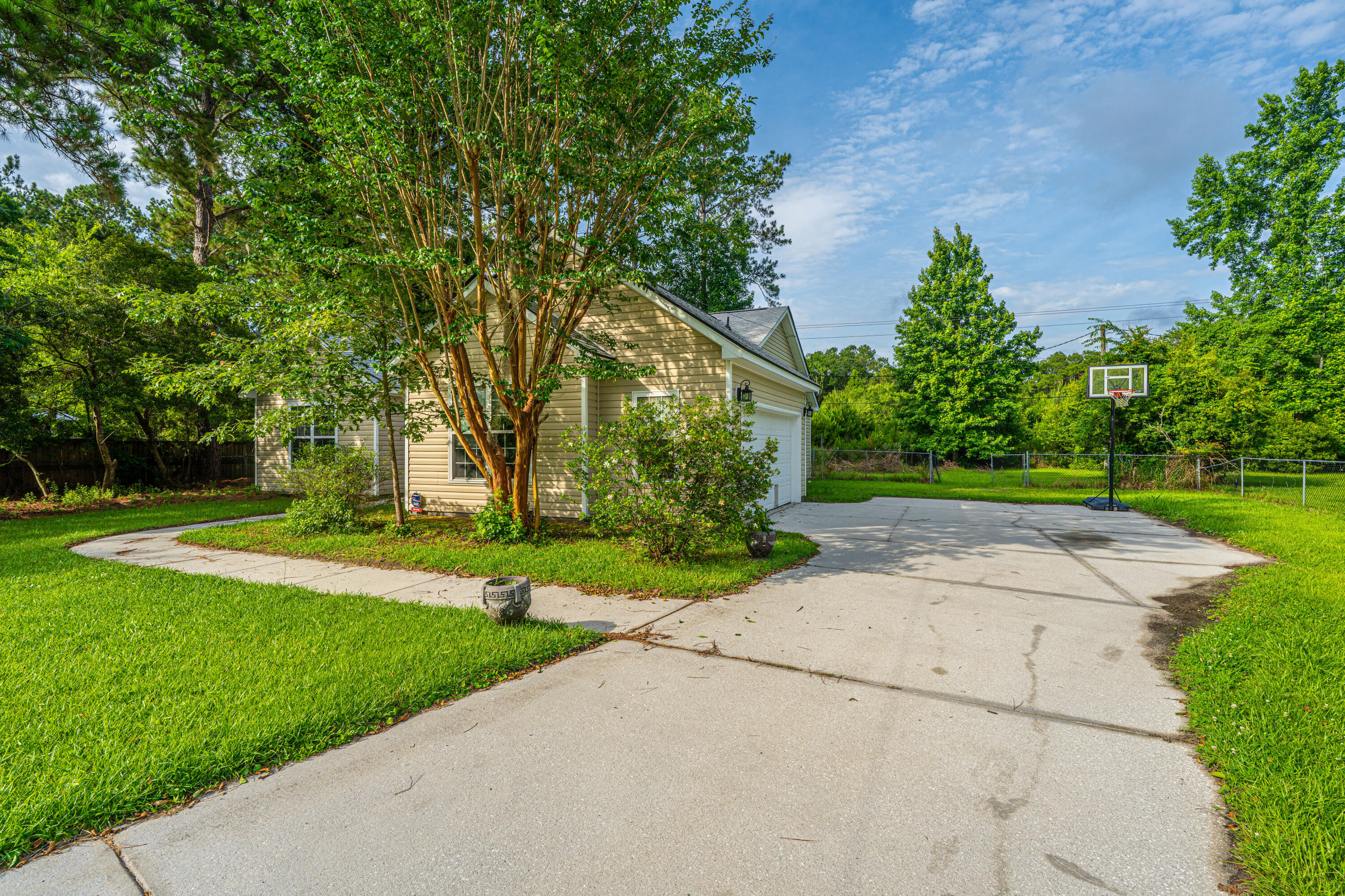 5023 Manor Road