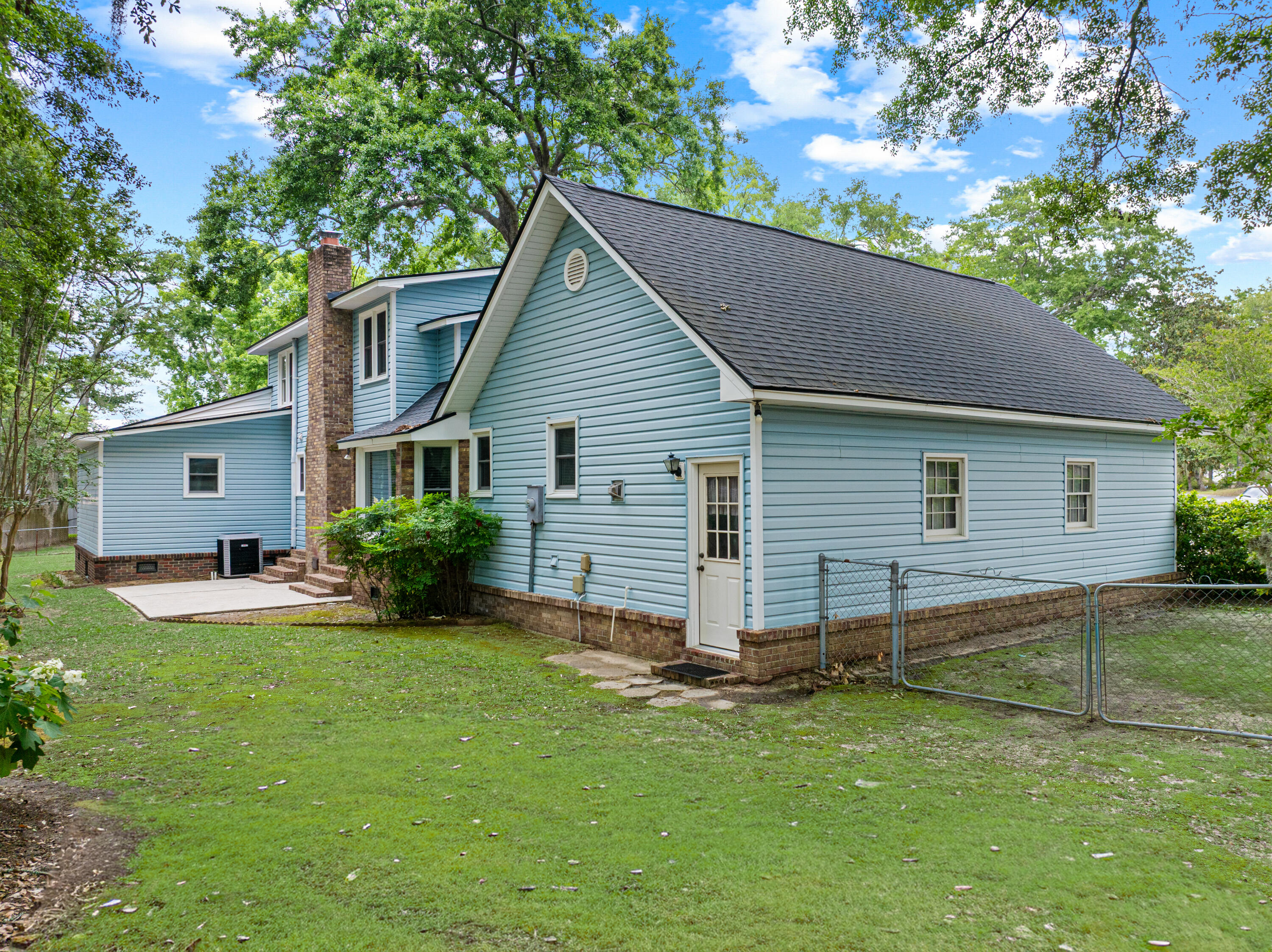 5924 Commonwealth Circle
