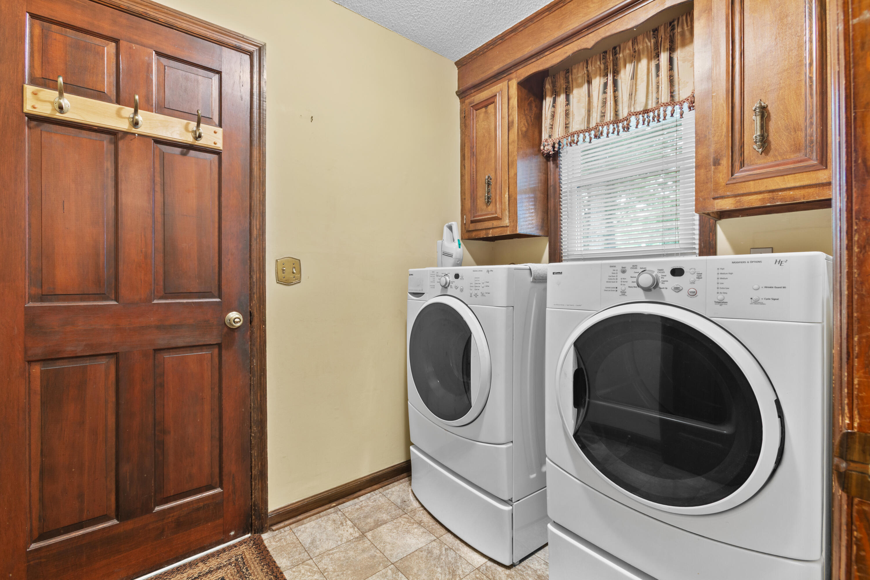 5924 Commonwealth Circle