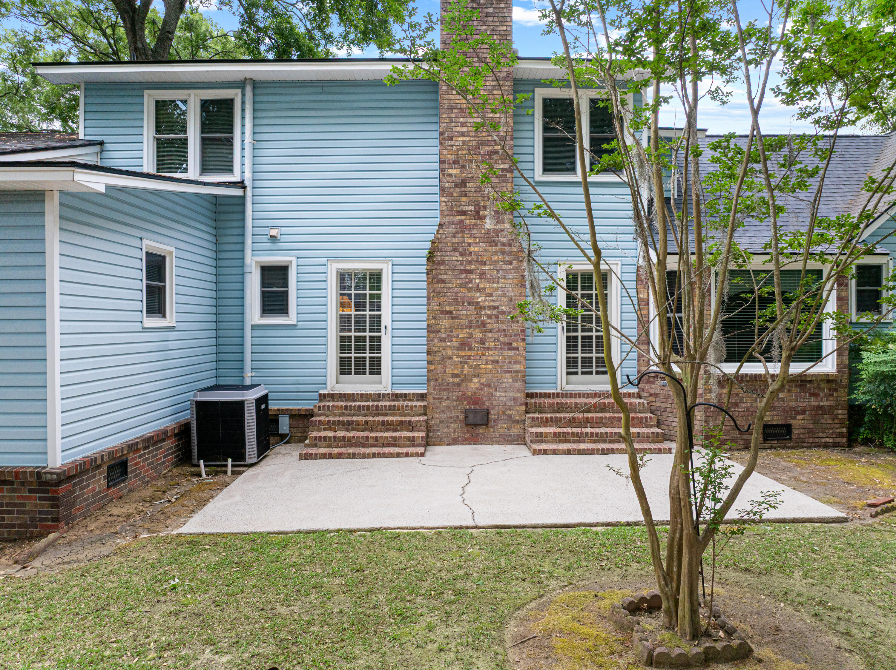 5924 Commonwealth Circle