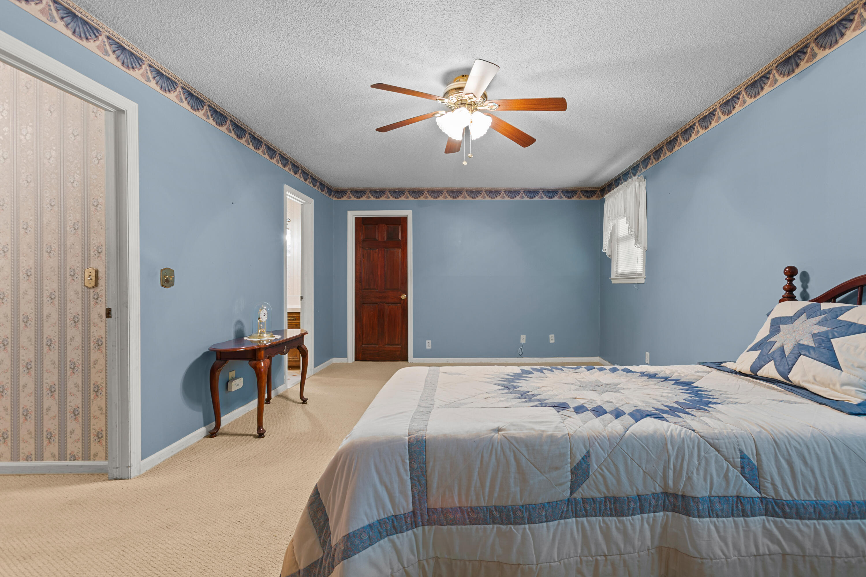5924 Commonwealth Circle