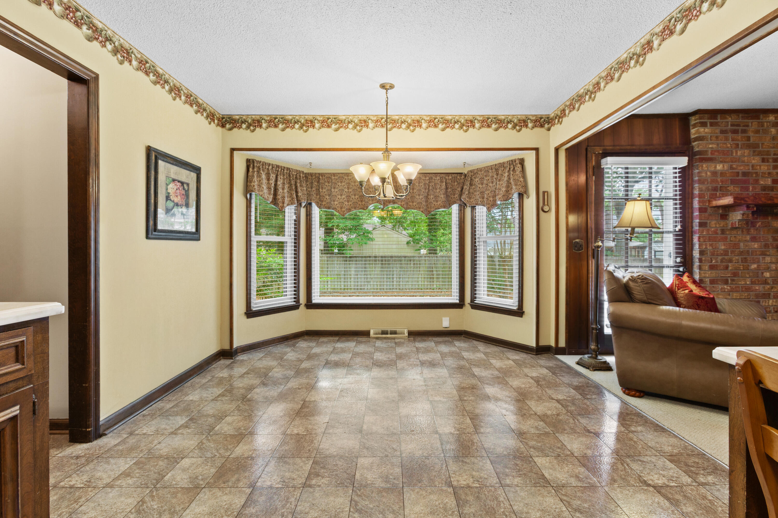 5924 Commonwealth Circle
