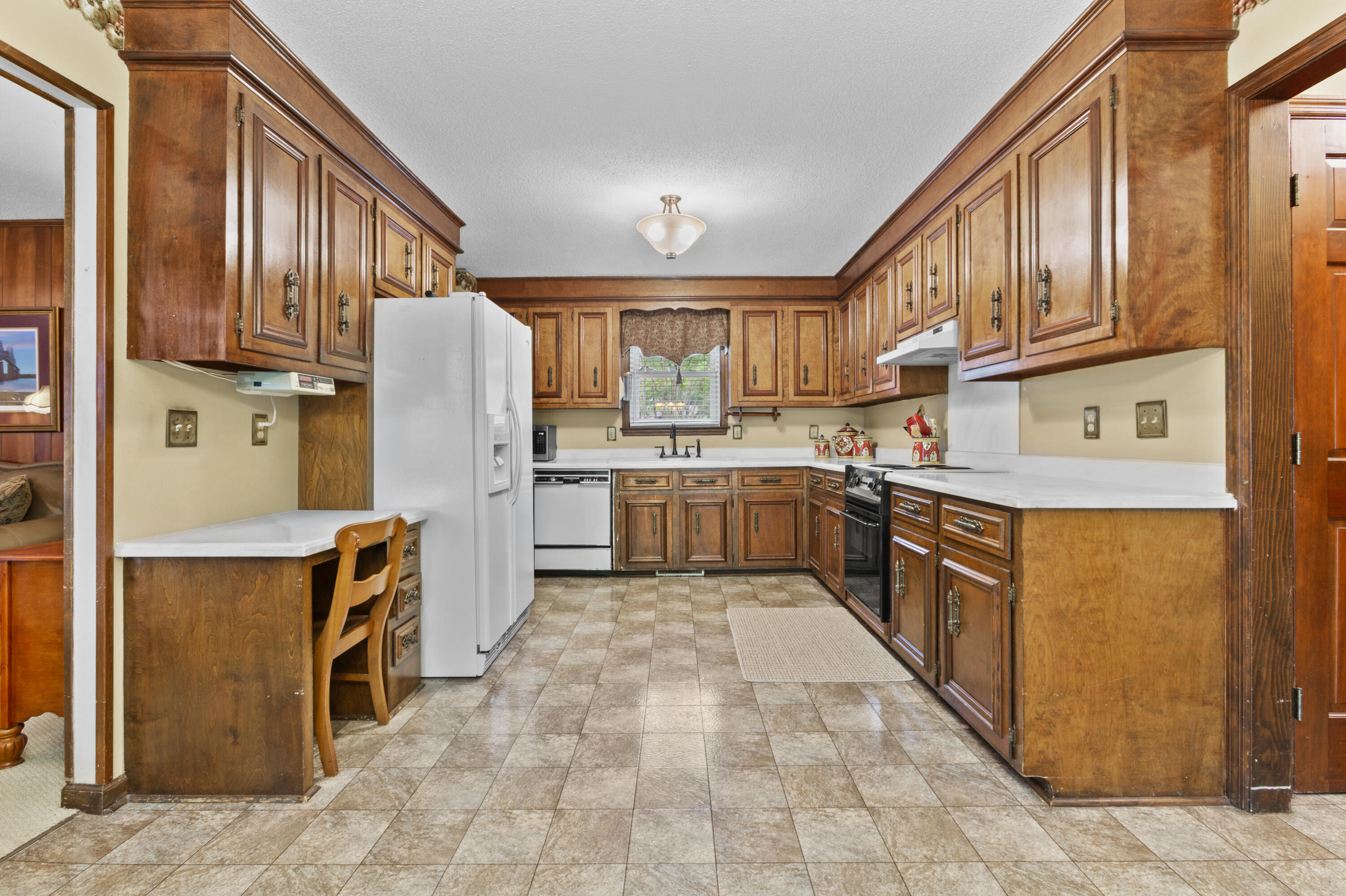 5924 Commonwealth Circle