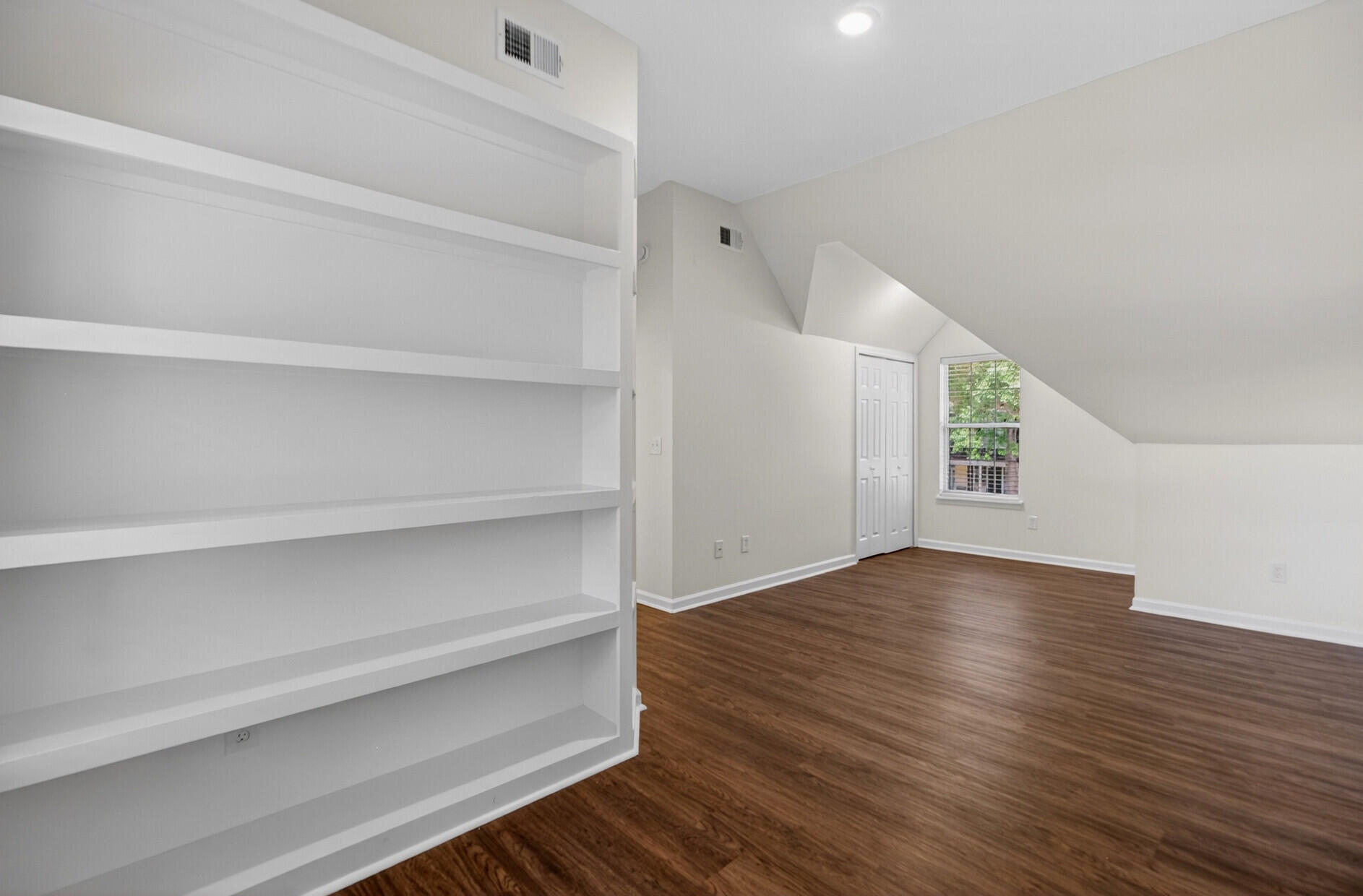 2738 Seastrand Lane