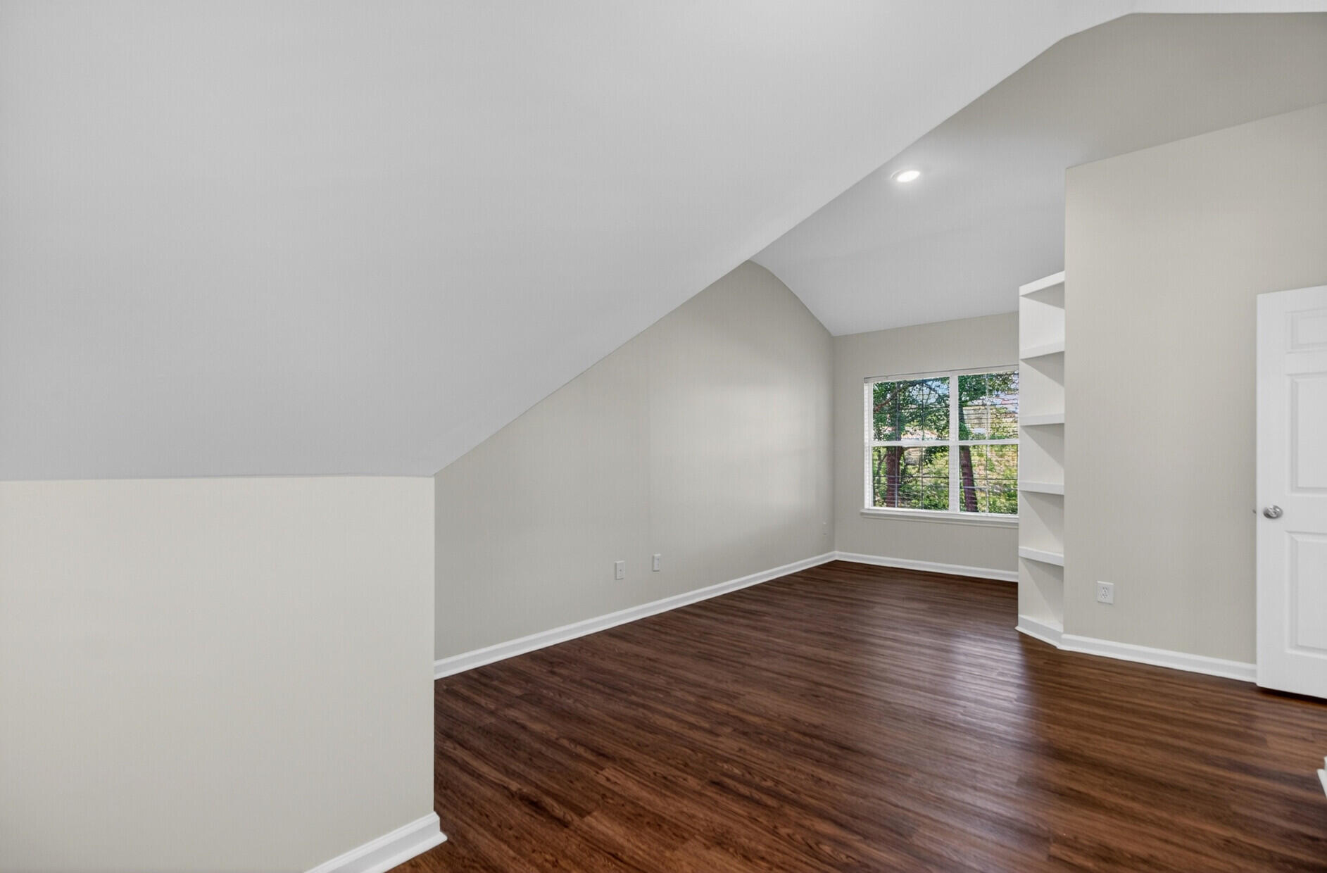 2738 Seastrand Lane