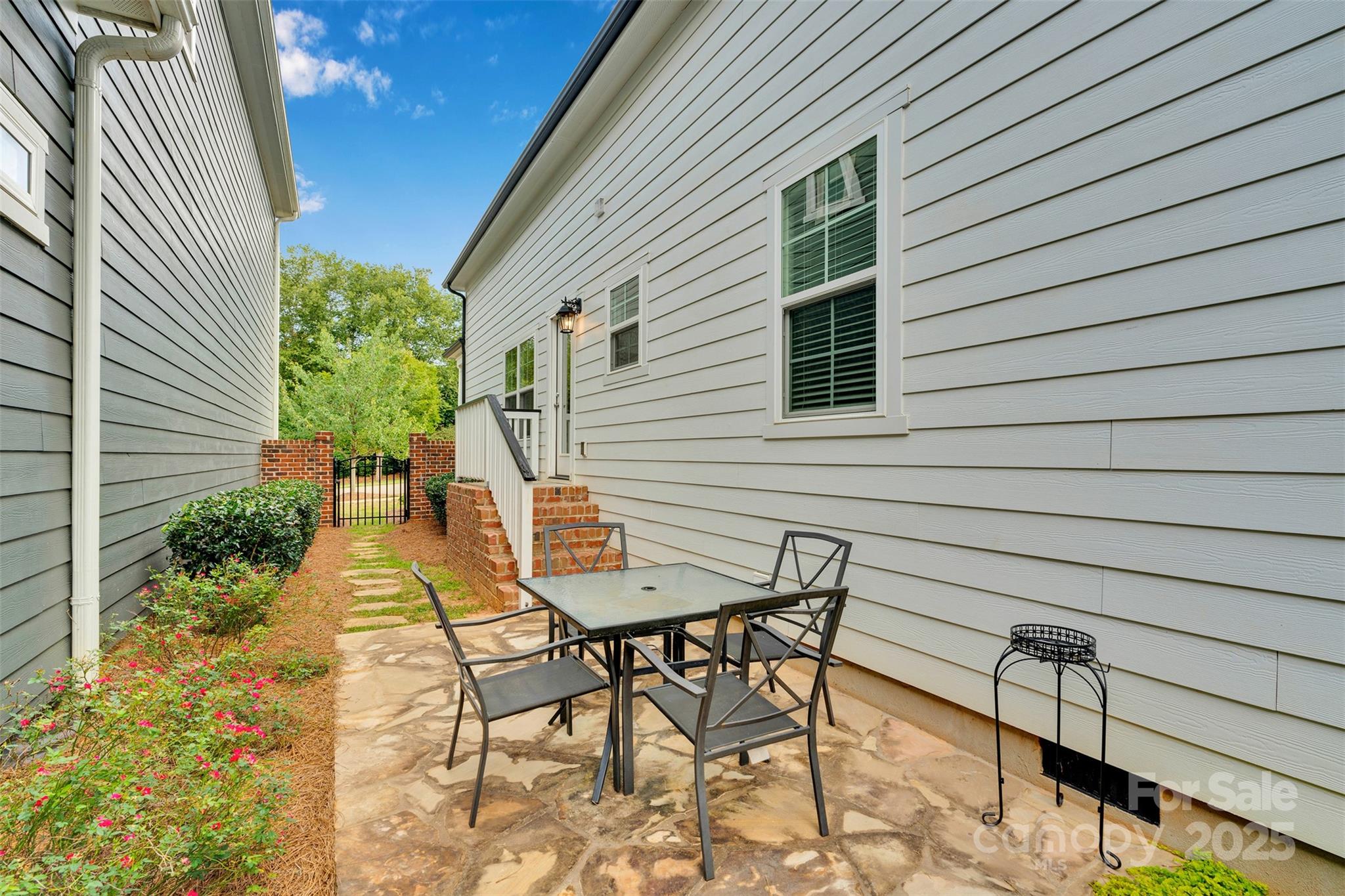2363 Shanklin Lane