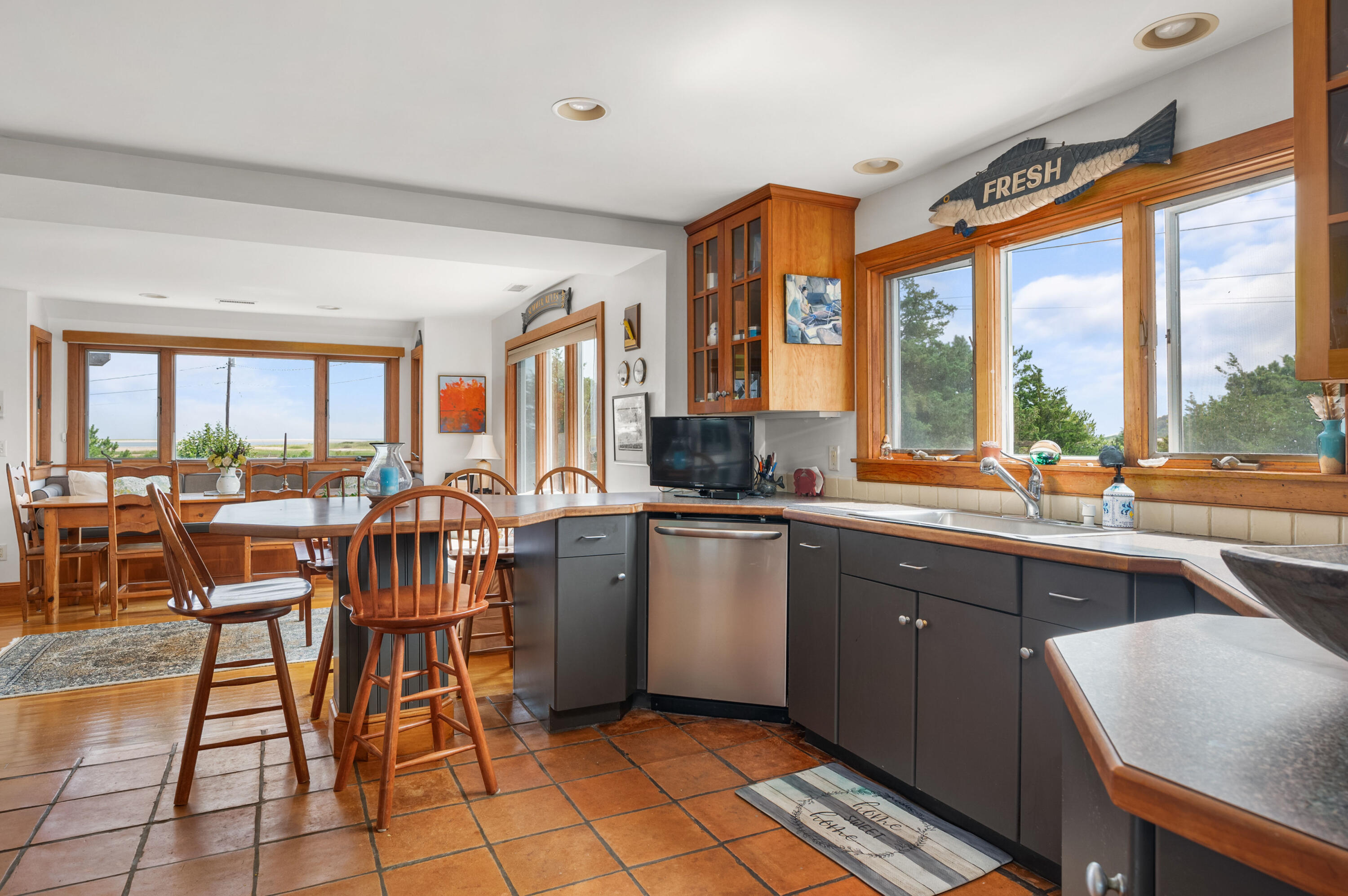 15 Edgewater Drive