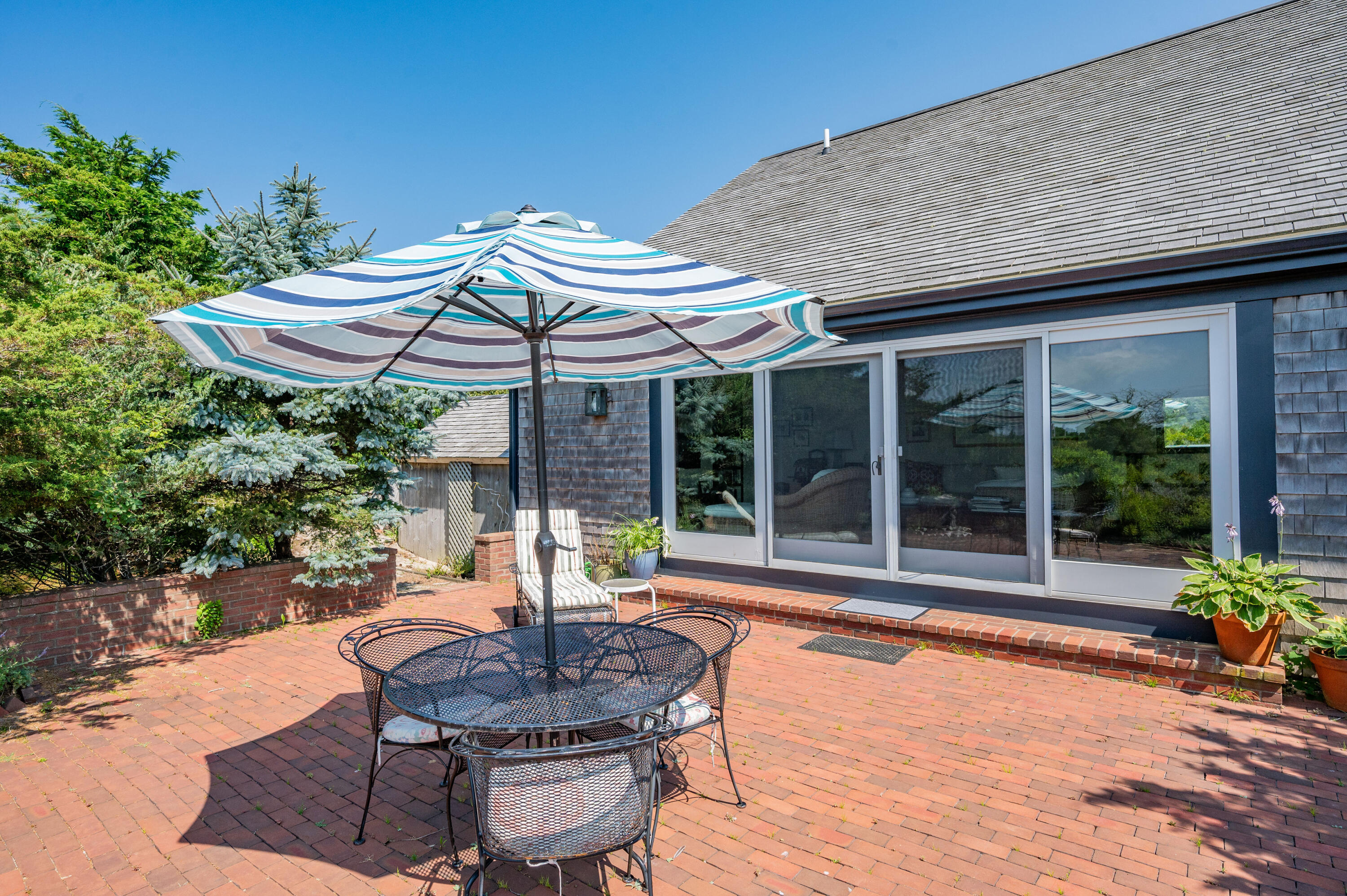15 Edgewater Drive