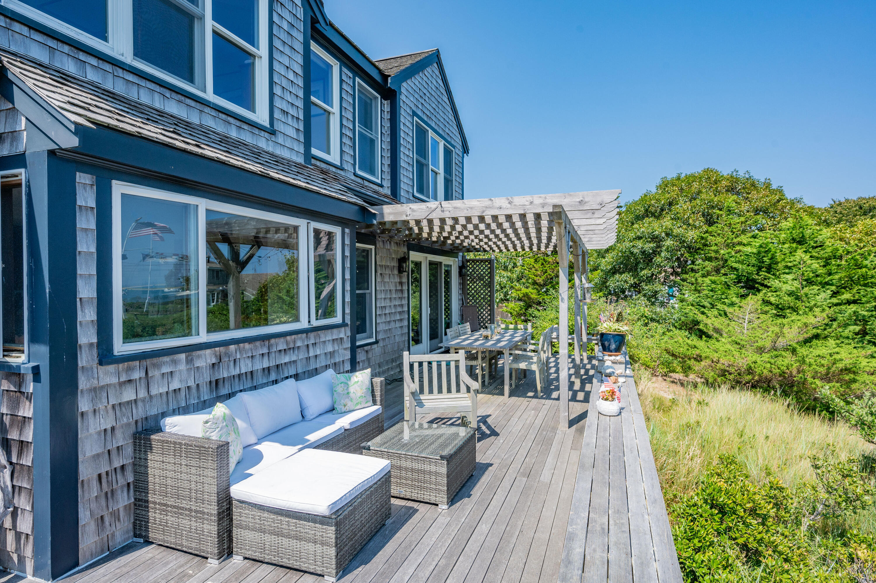 15 Edgewater Drive