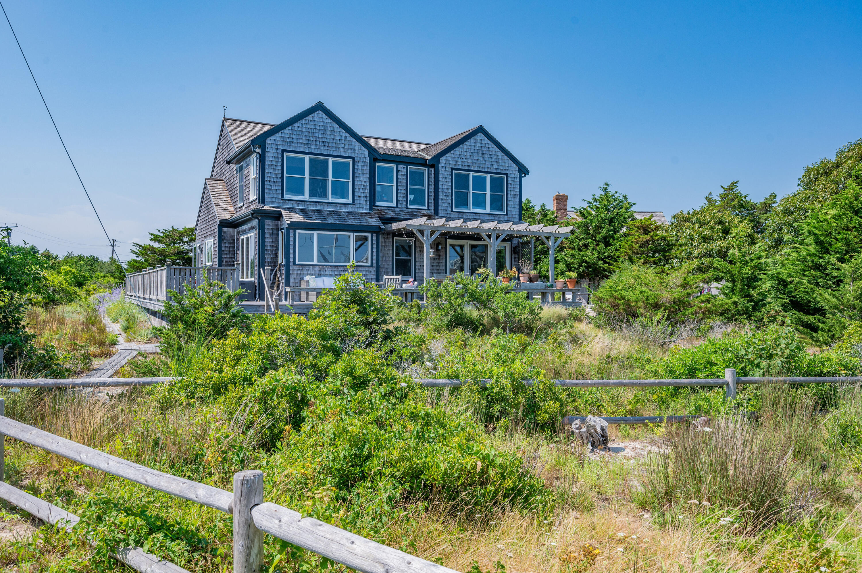 15 Edgewater Drive