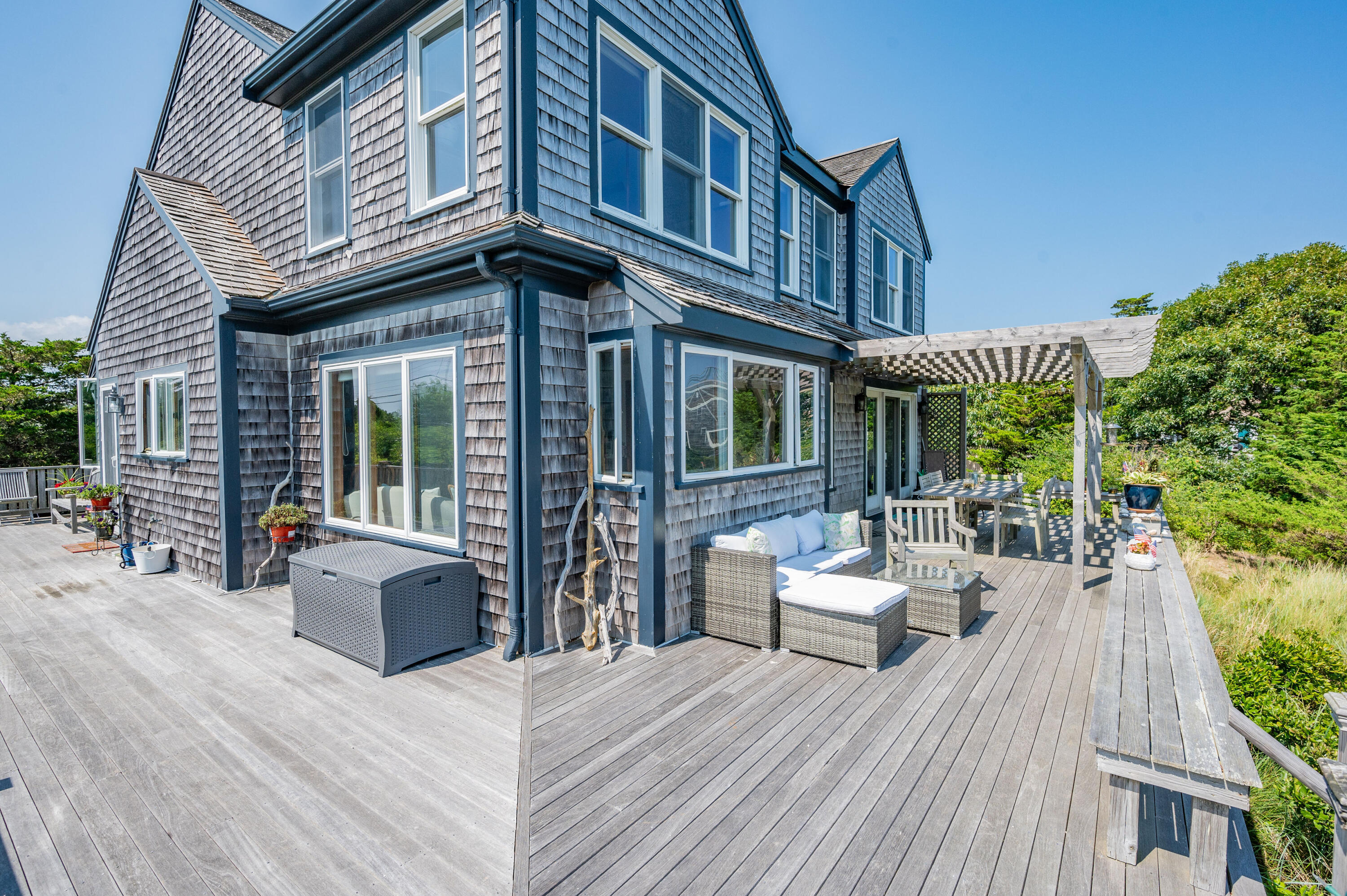 15 Edgewater Drive