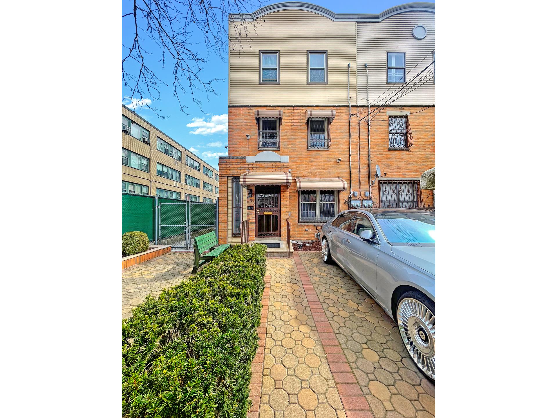 433 BRISTOL Street
